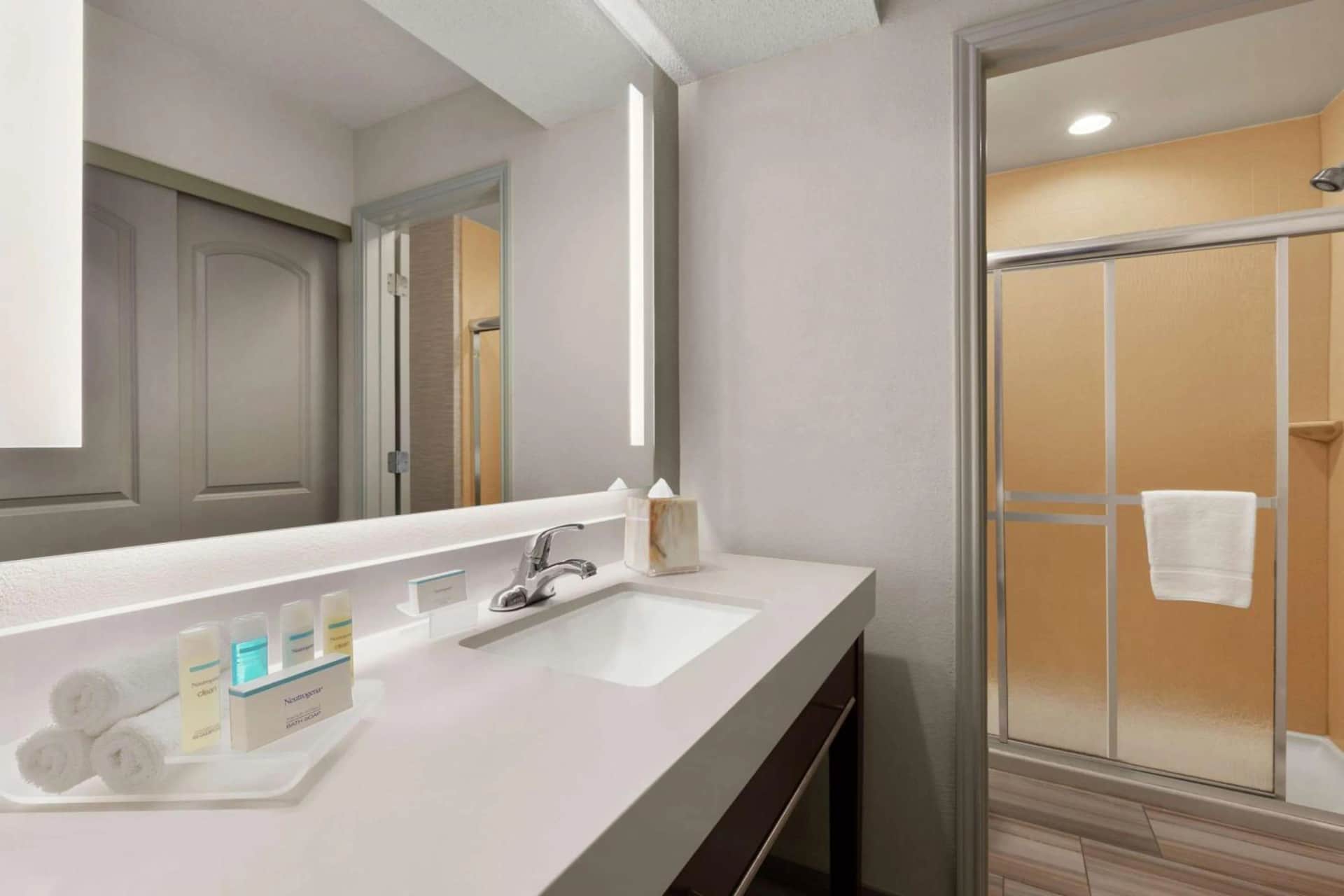 Addison Suites