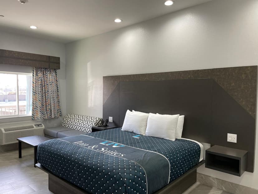 LiV Inn & Suites Houston