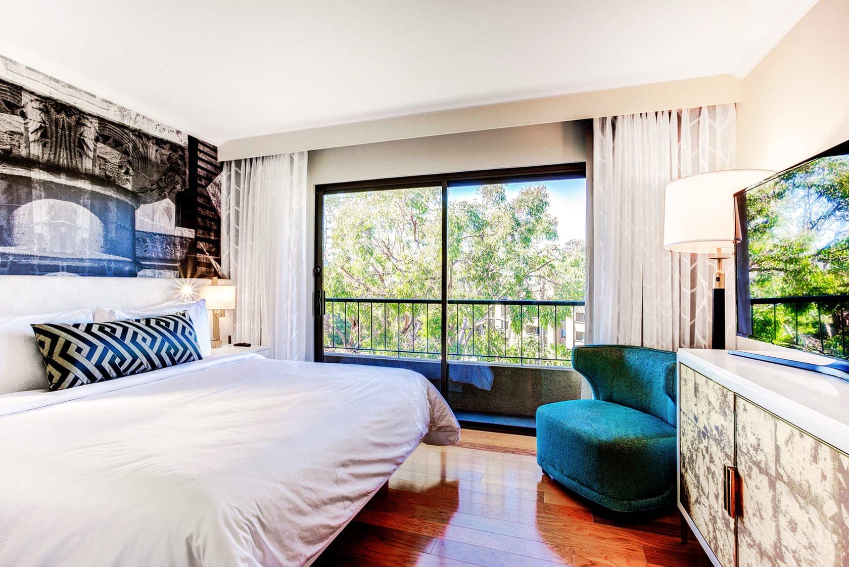 Experience A Memorable Day In A High-end Hotel