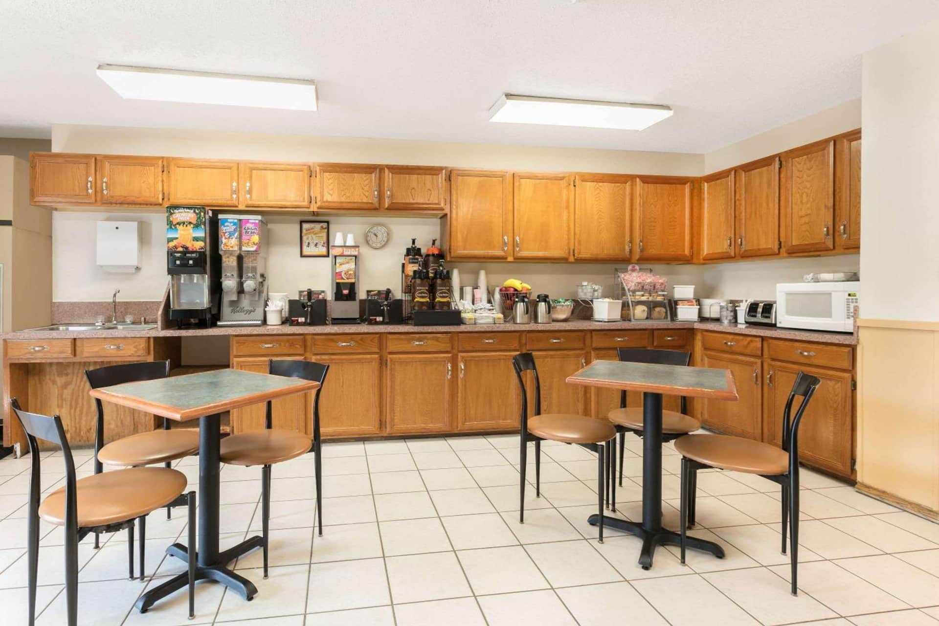 Super 8 by Wyndham Grapevine/DFW Airport Northwest