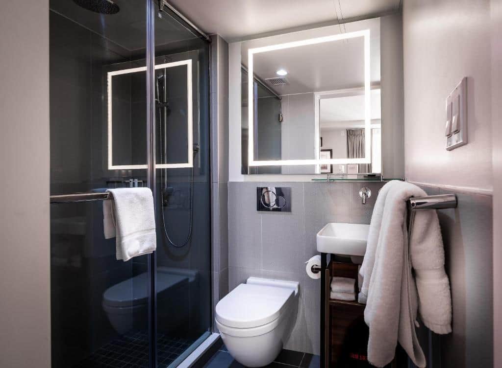 La Quinta Inn & Suites by Wyndham Times Square South