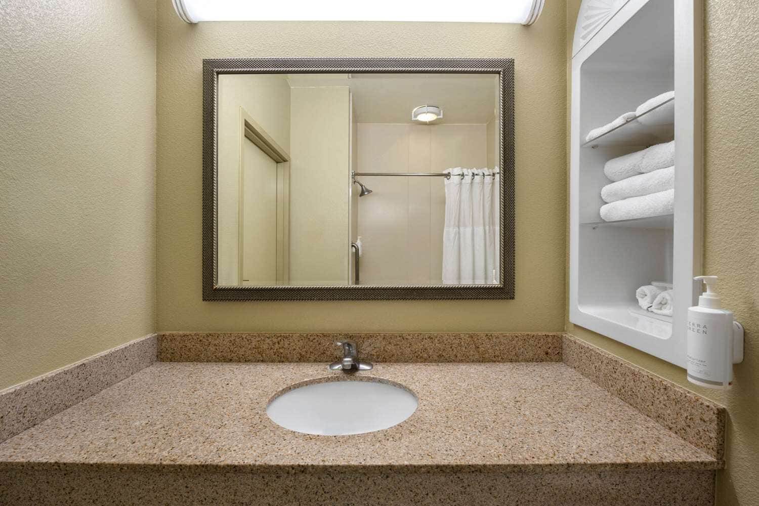 Hotel Marguerite South Anaheim - Garden Grove, Trademark Collection by Wyndham