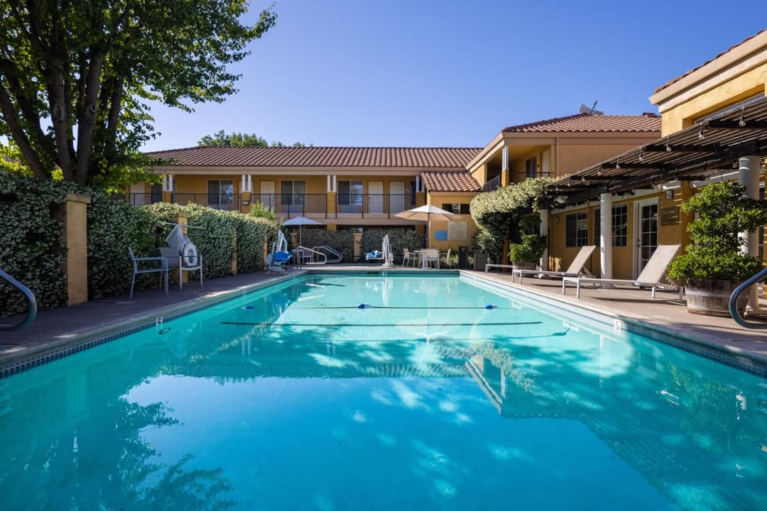 Best Western Plus Dixon Davis