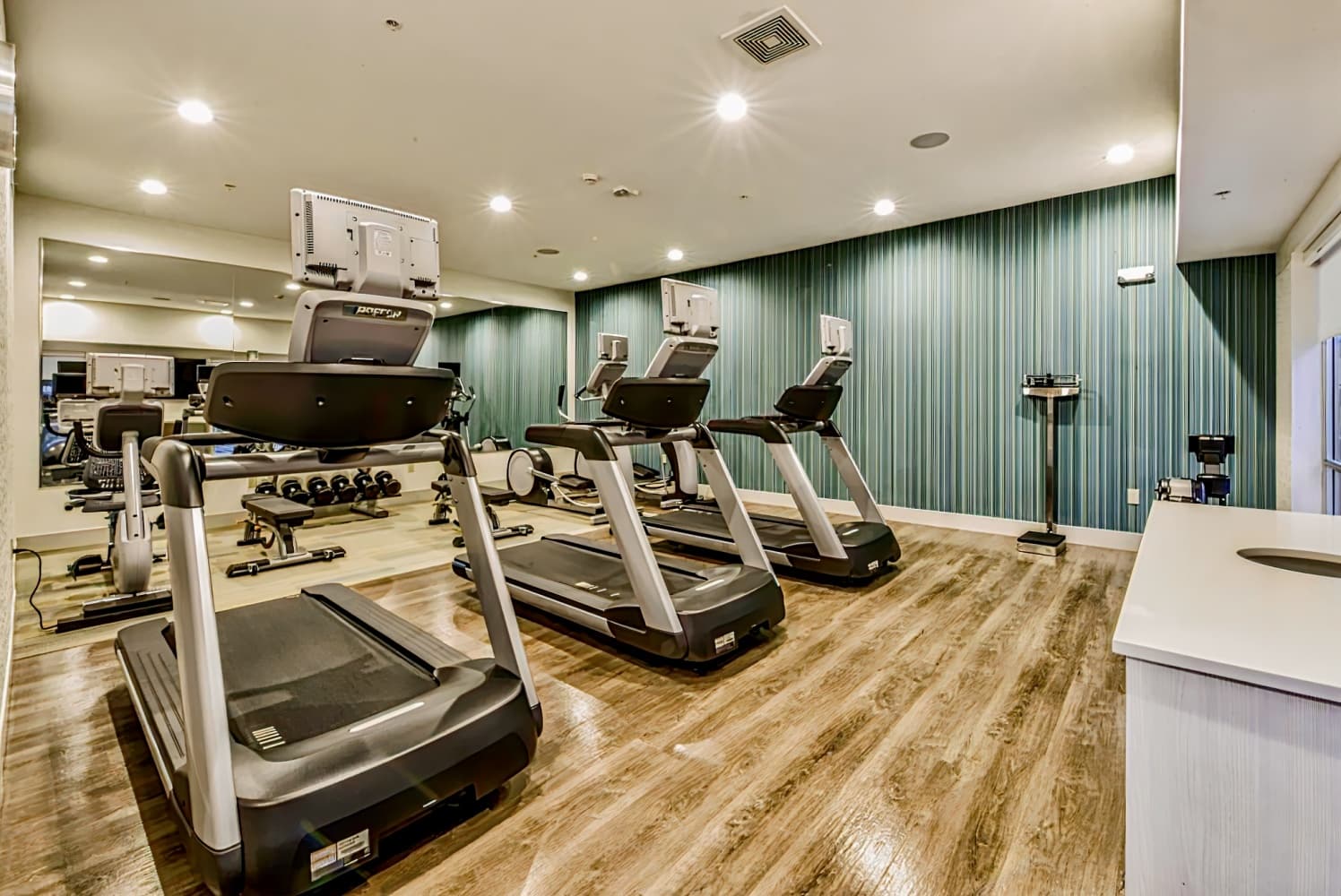 Holiday Inn Express & Suites Dallas NW - Farmers Branch