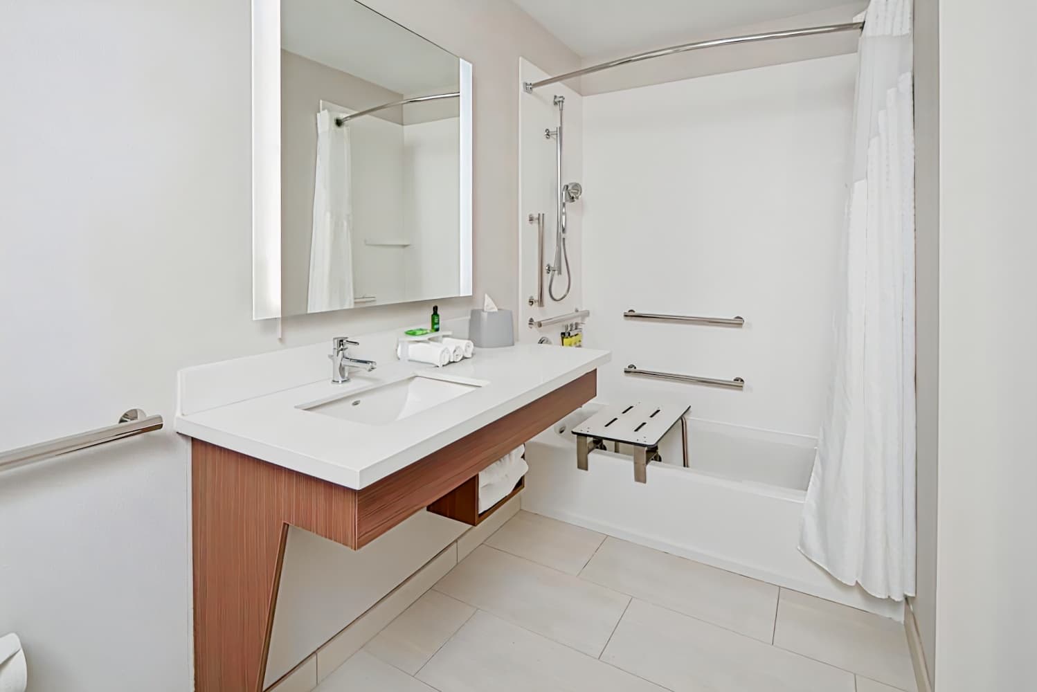 Holiday Inn Express & Suites Seattle-Sea-Tac Airport