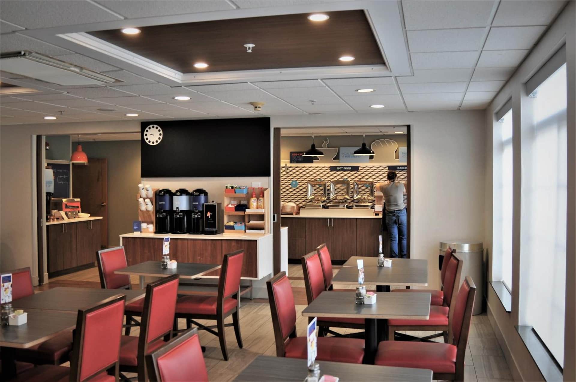Holiday Inn Express & Suites Boston - Marlboro