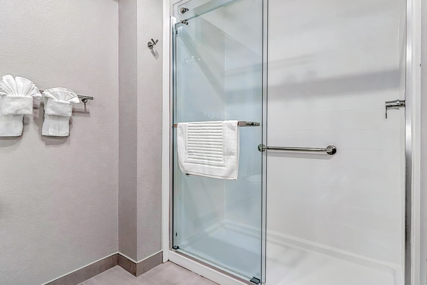 Comfort Inn & Suites Pacific – Auburn