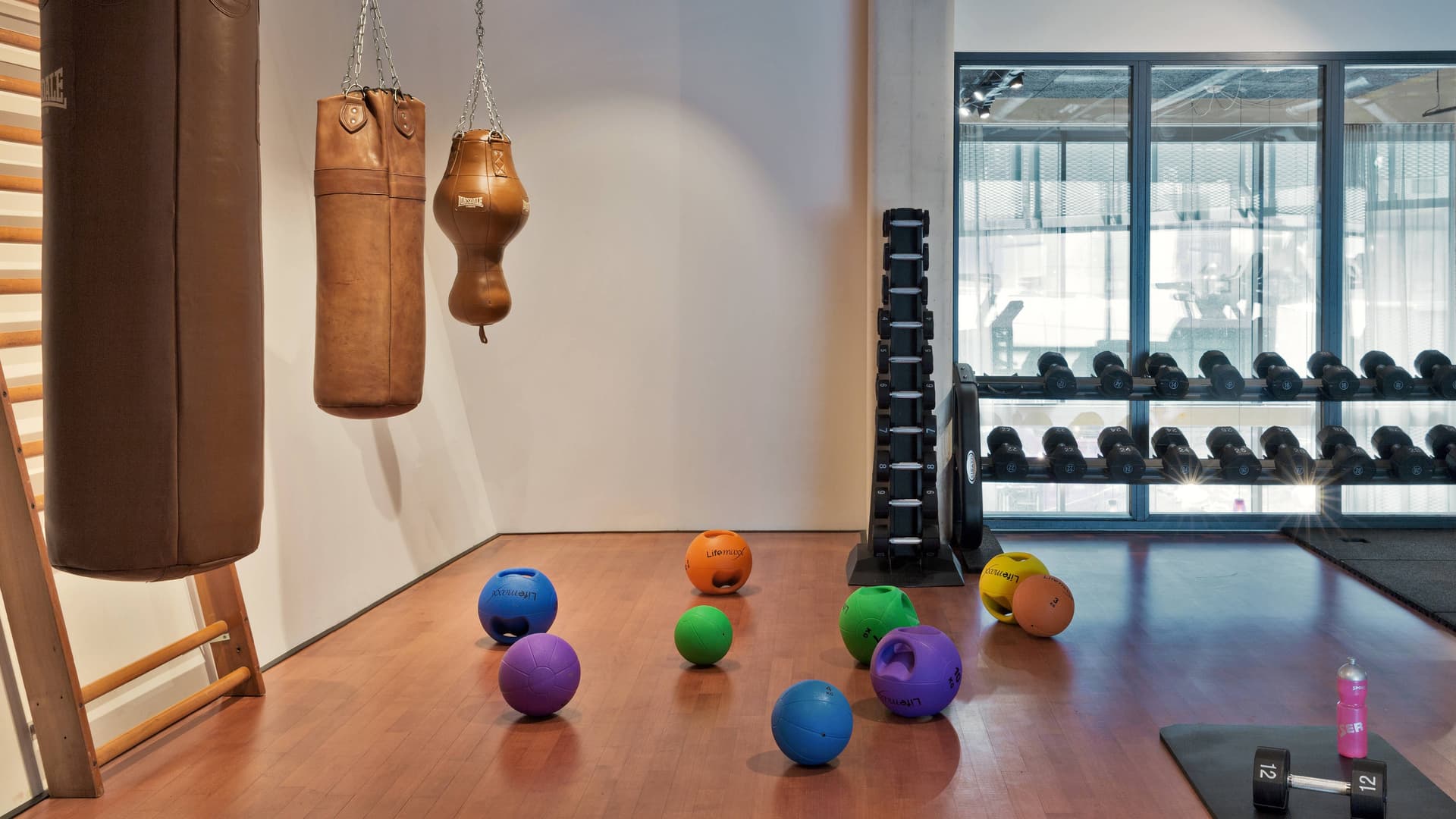 Moxy Amsterdam Houthavens