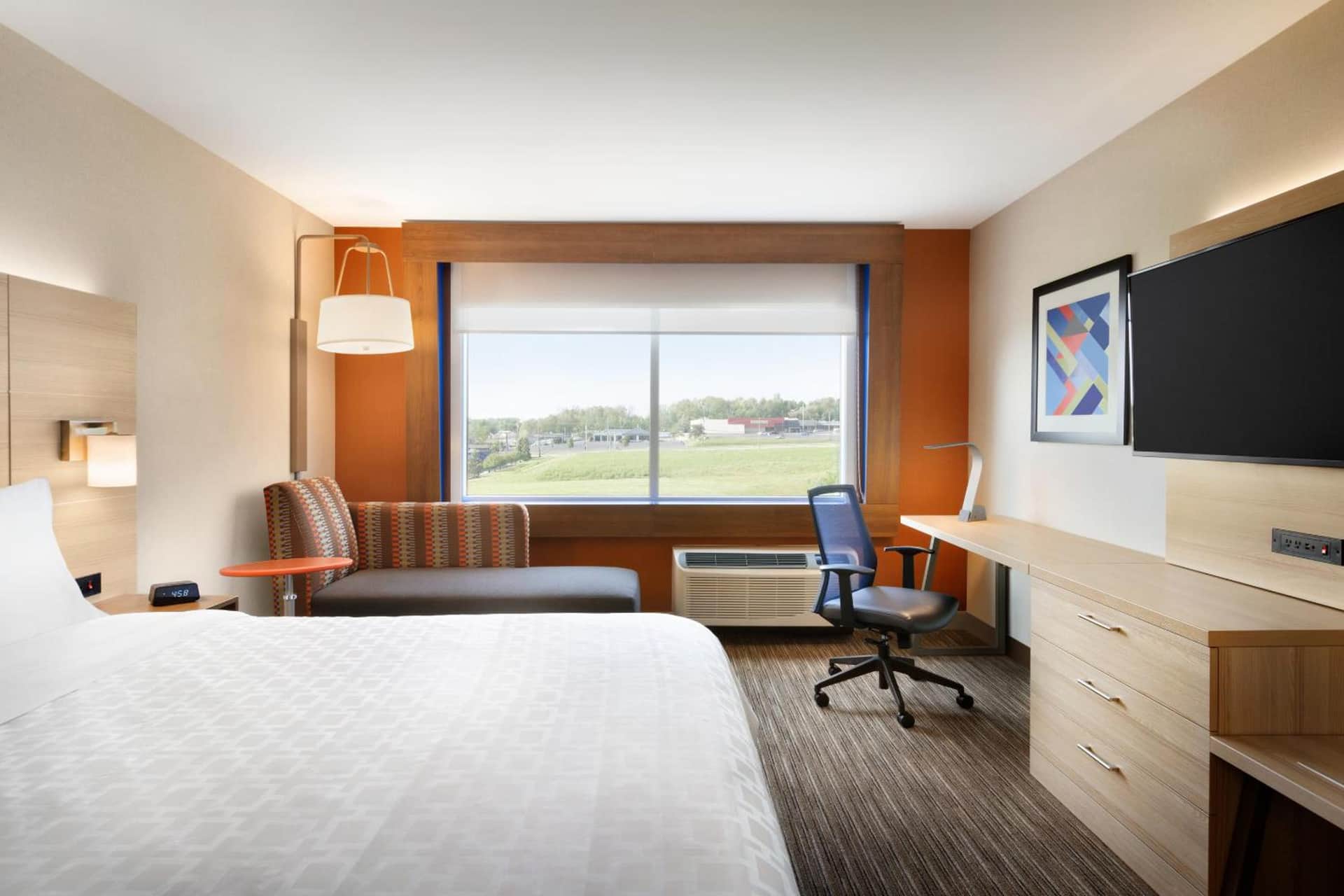 Holiday Inn Express & Suites Calgary Airport Trail NE
