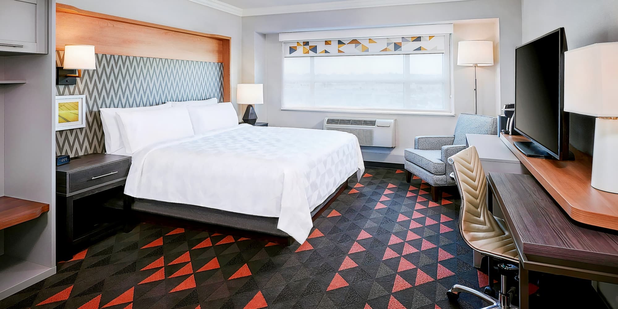 Holiday Inn & Suites Oakville at Bronte, an IHG Hotel