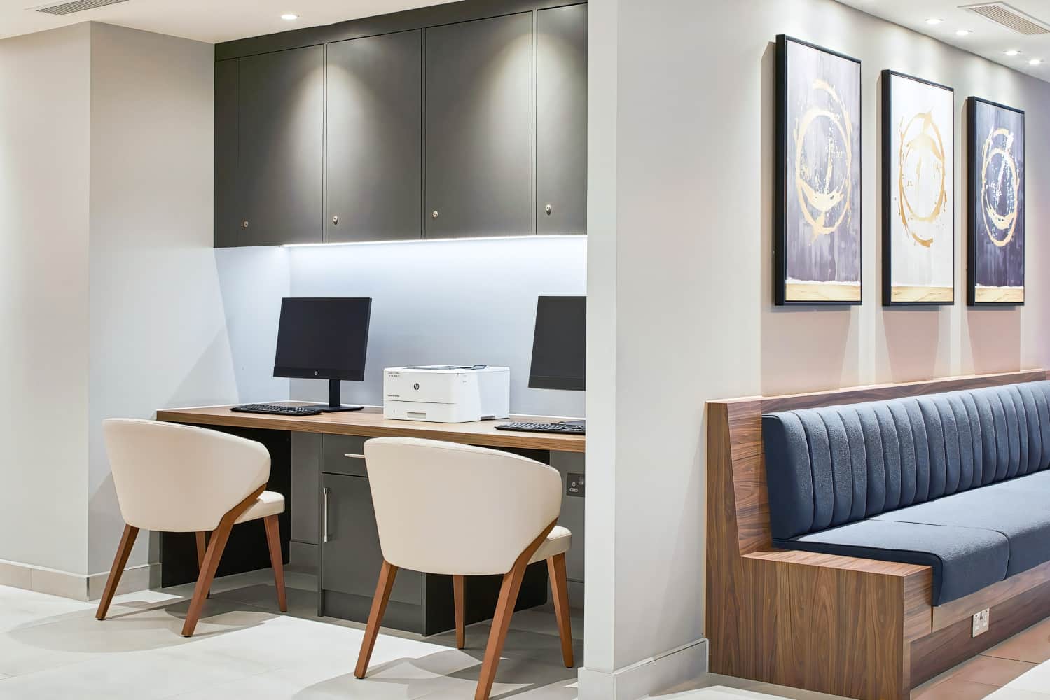 Courtyard by Marriott London Heathrow Airport