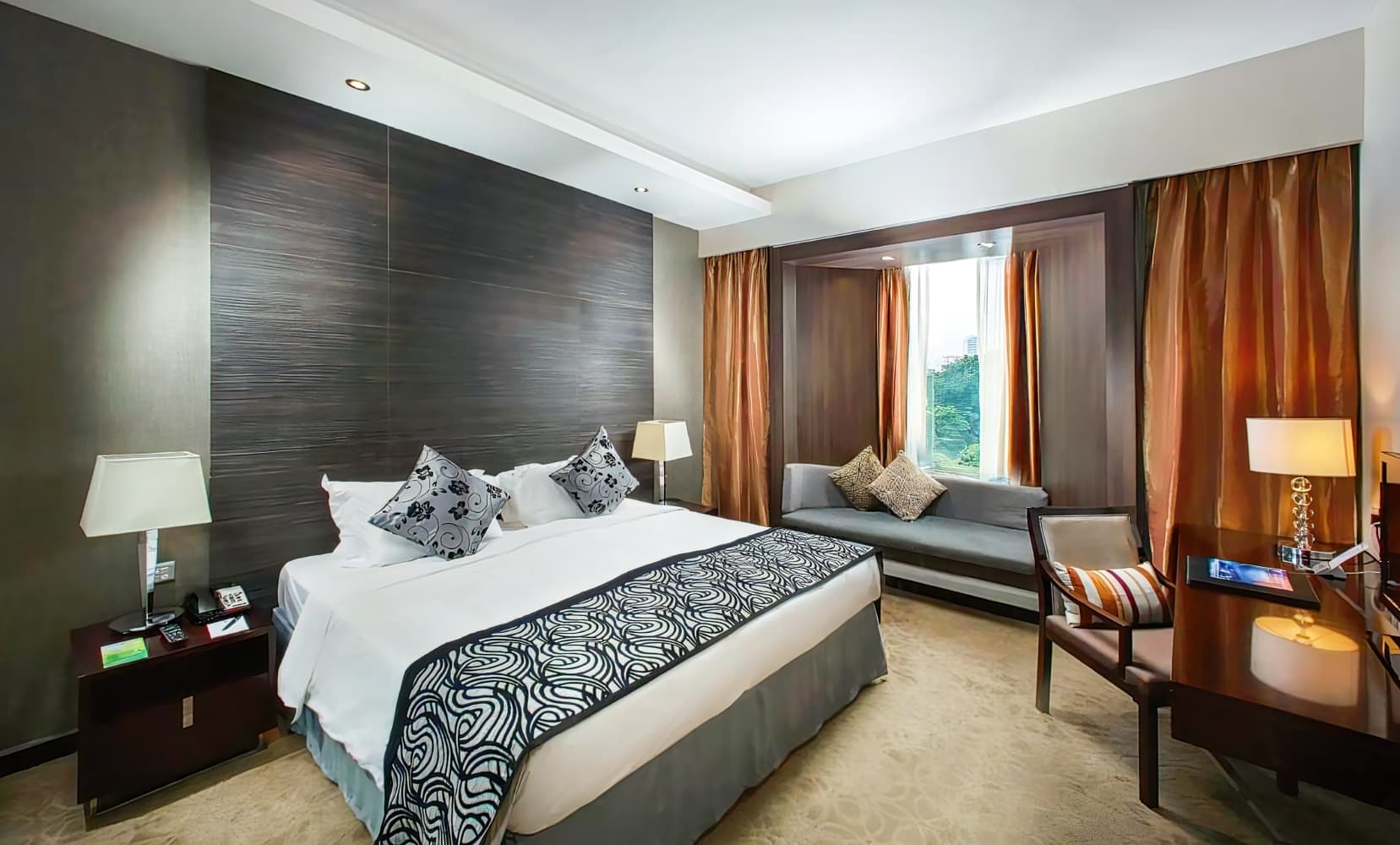 Peninsular Excelsior Hotel