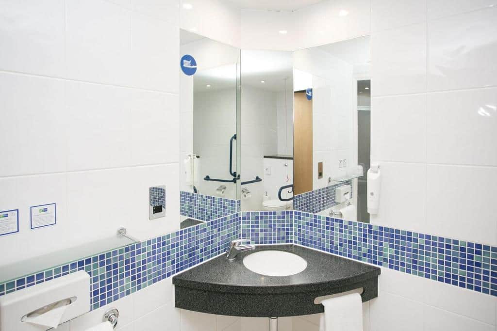 Holiday Inn Express Antrim, an IHG Hotel