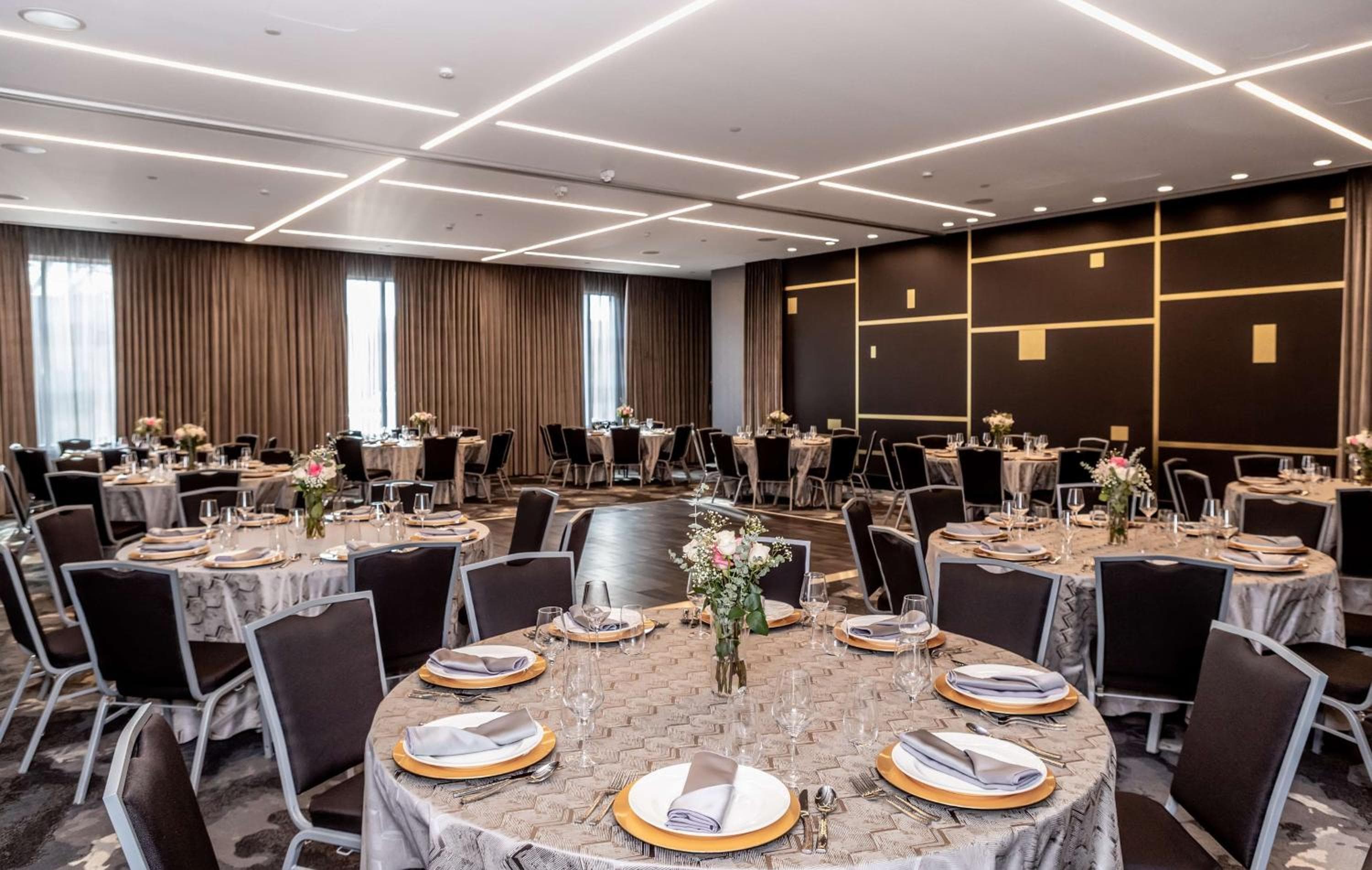 The Rose Hotel Chicago O'hare Tapestry Collection by Hilton