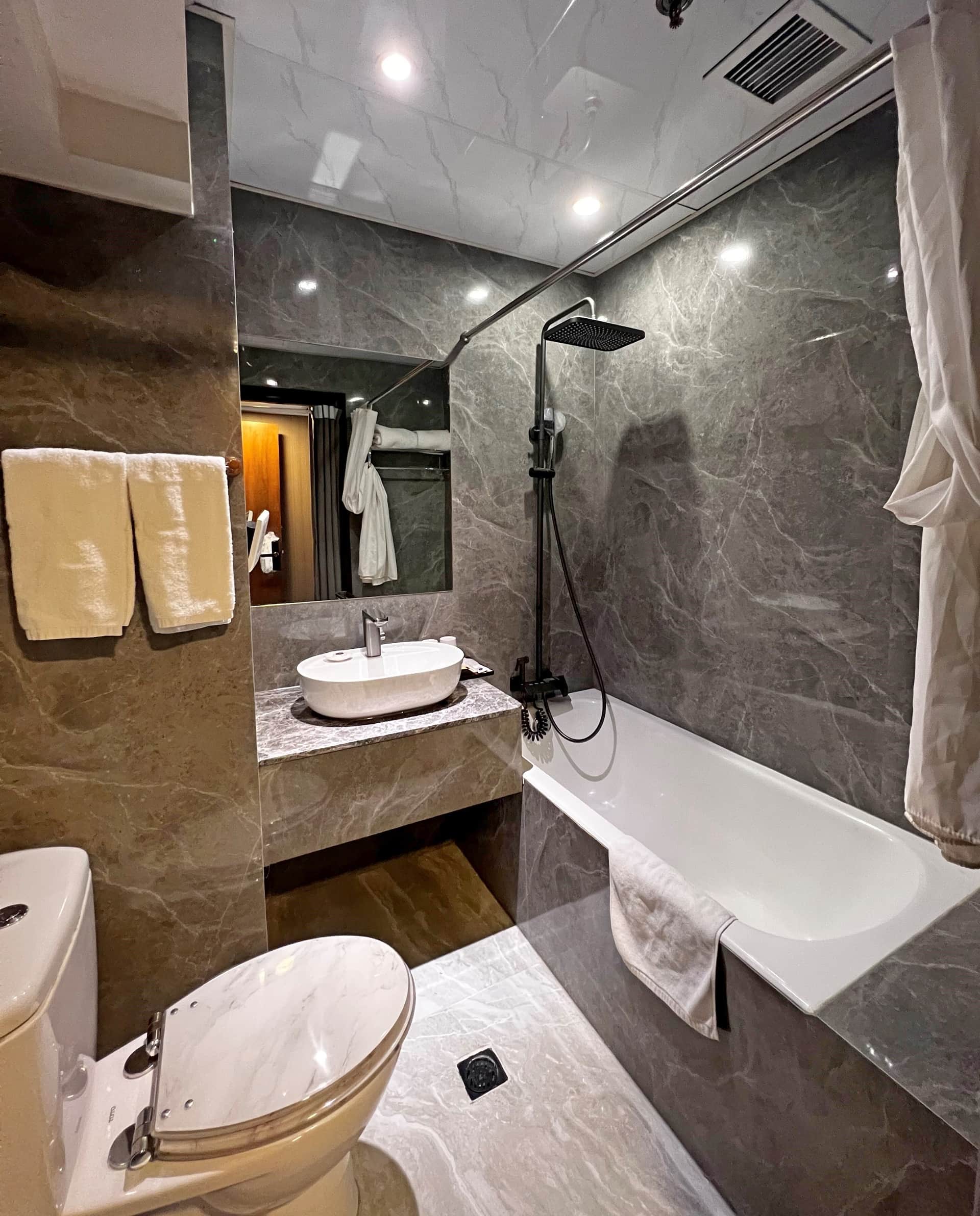 Hennessy Hotel