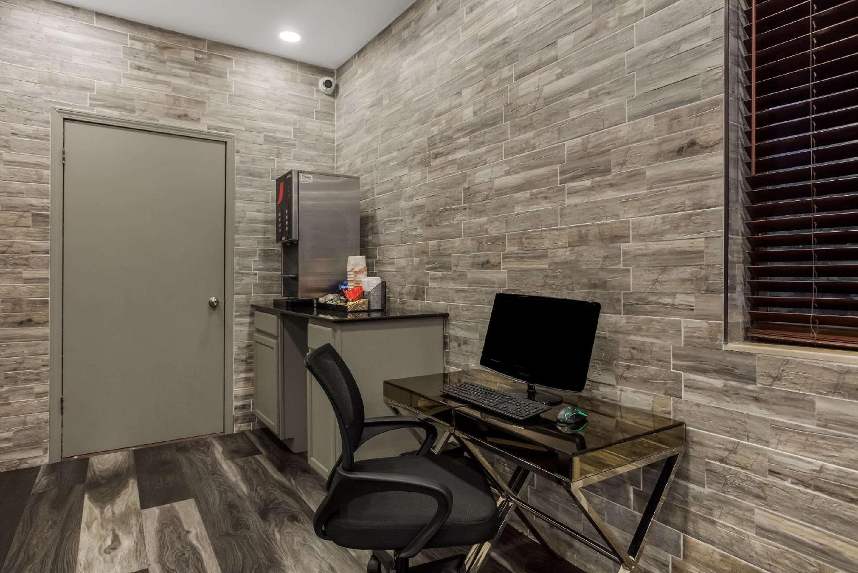 Quality Inn Galesburg near US Highway 34 and I-74