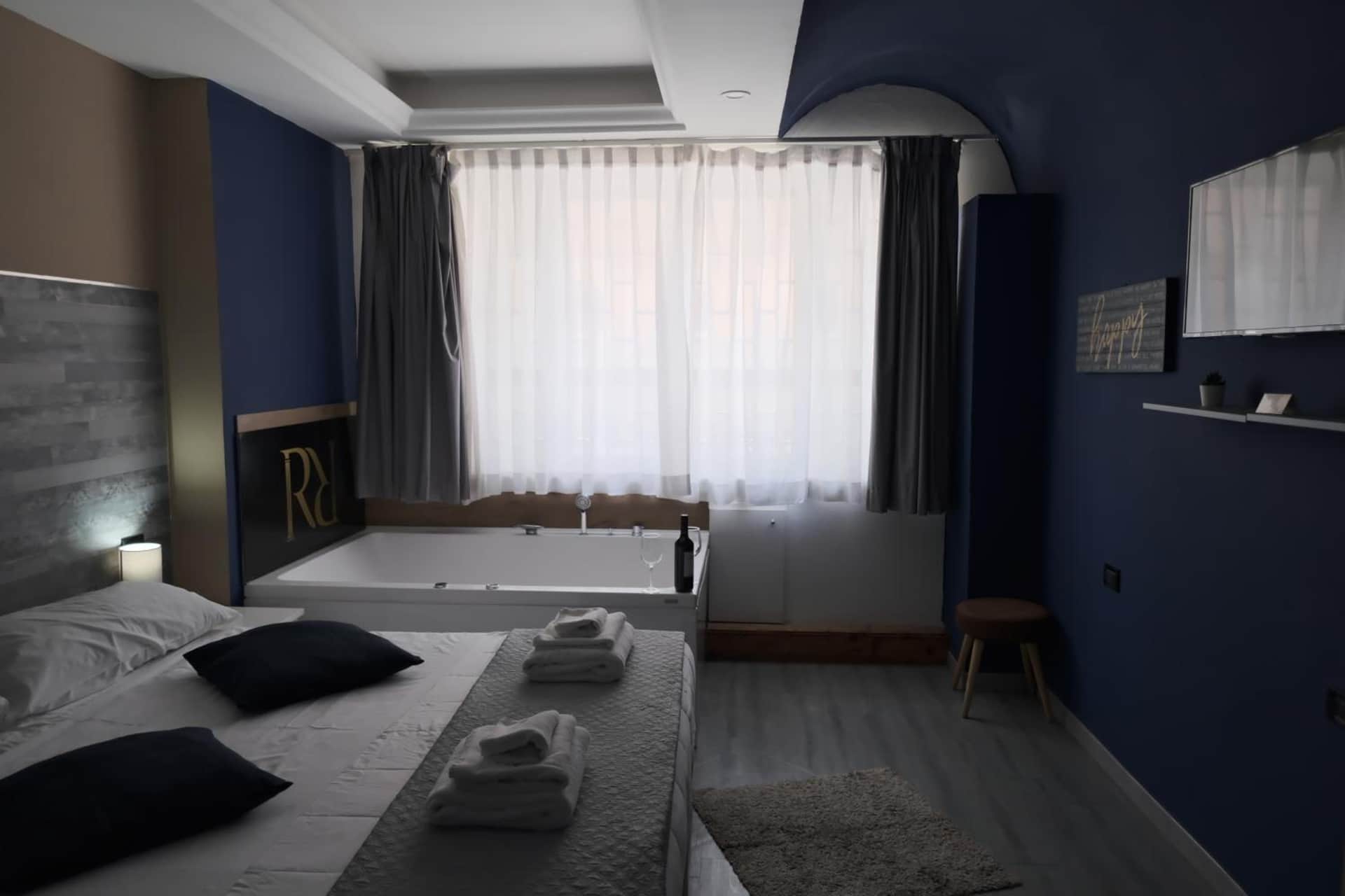 Royalty Rooms & Spa