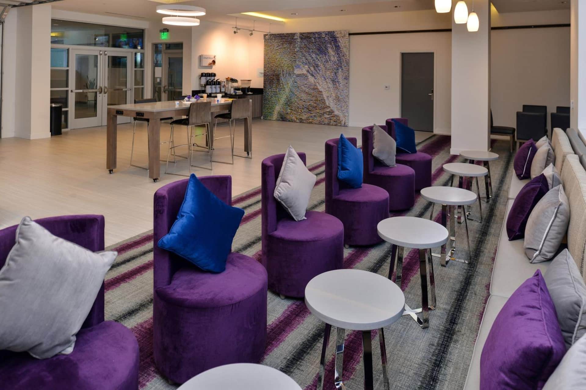 Holiday Inn Express & Suites San Diego - Mission Valley, an IHG Hotel