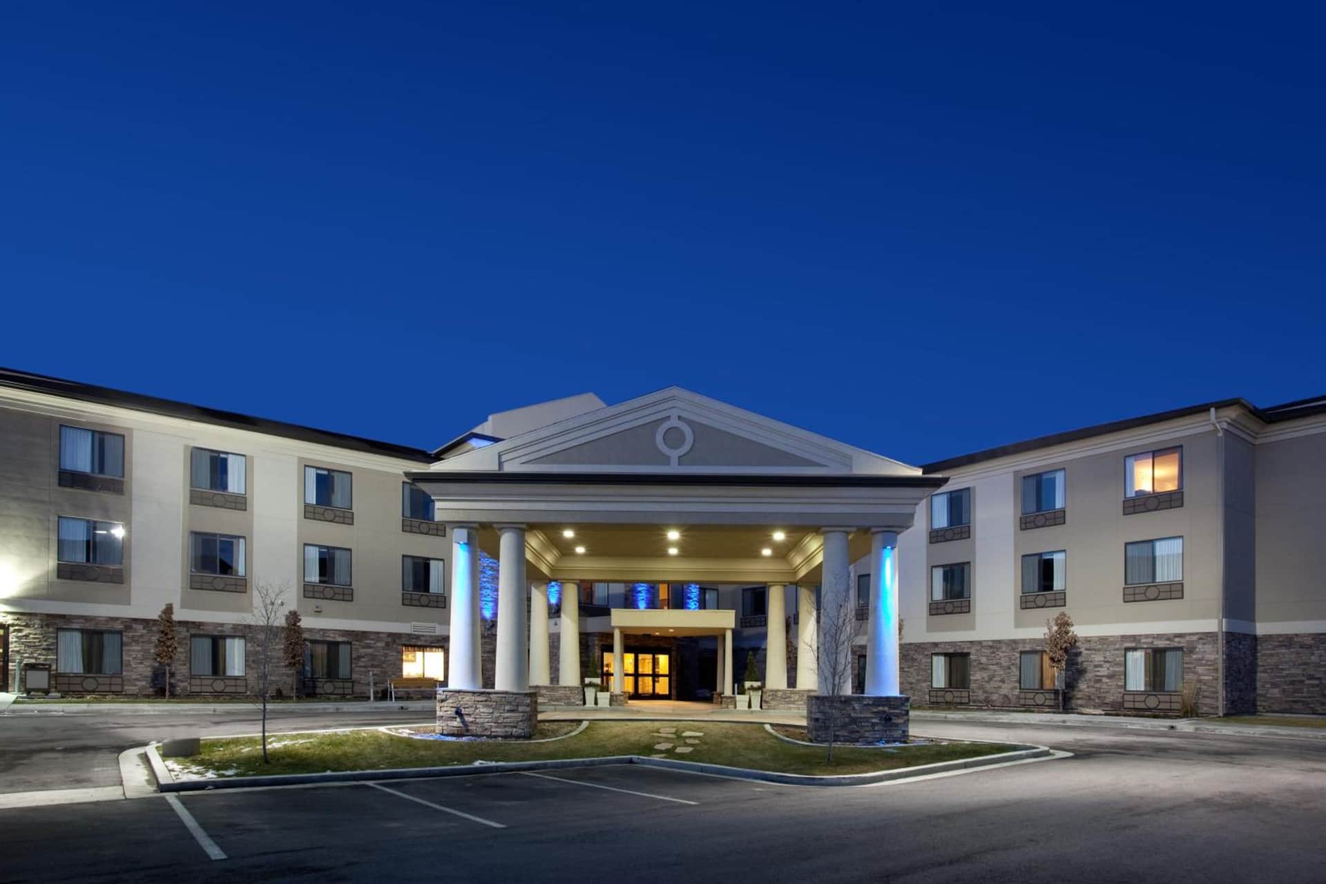Holiday Inn Express Airport East, an IHG Hotel