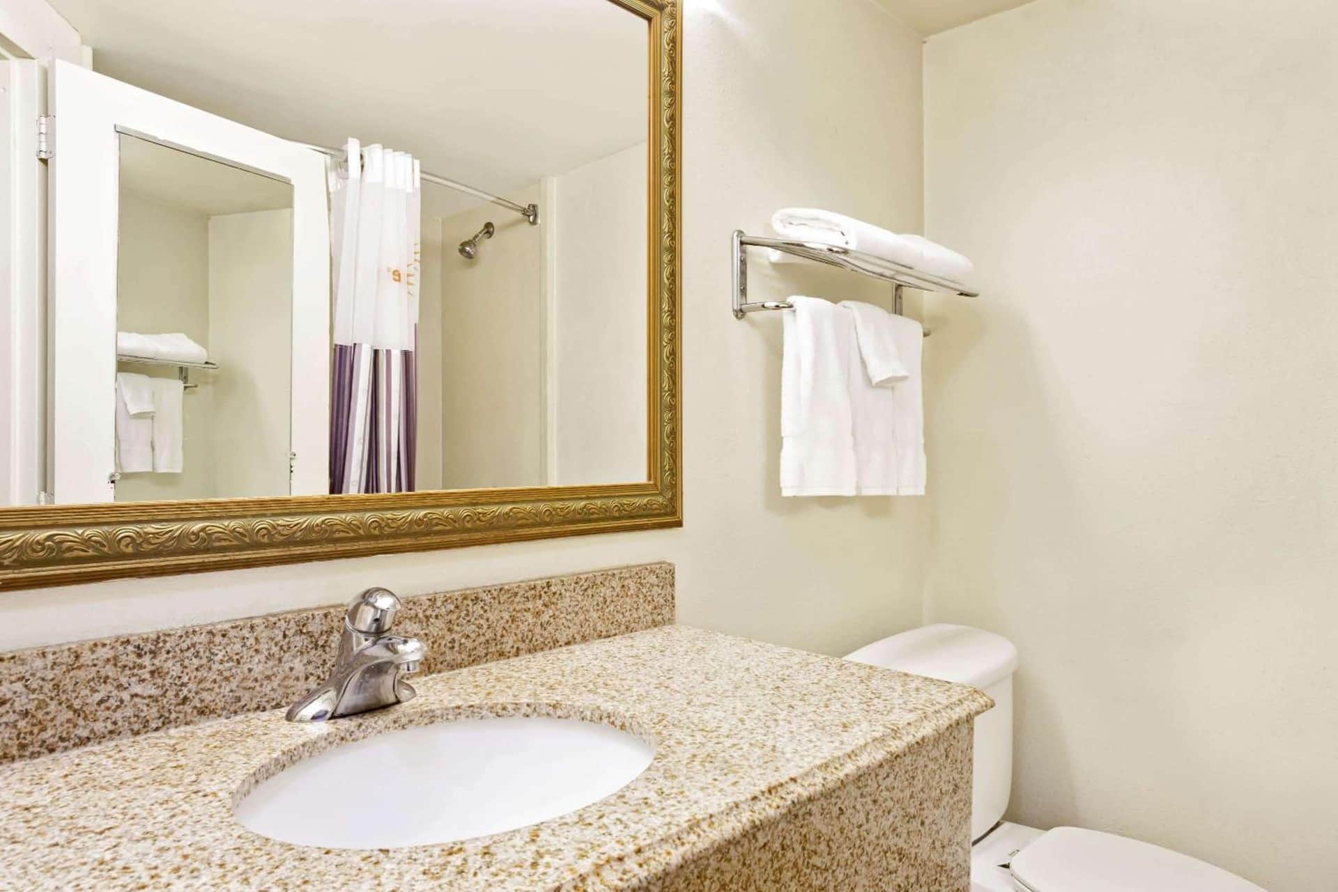 La Quinta by Wyndham Stamford / New York City