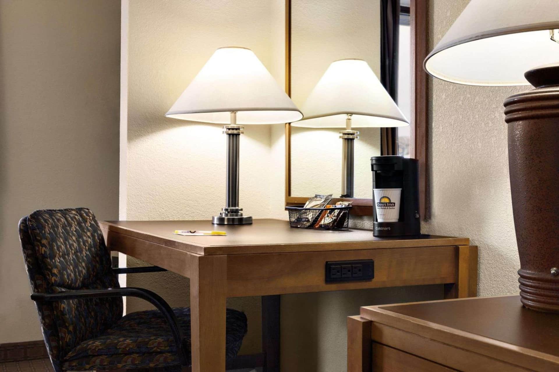 Days Inn by Wyndham Oglesby/ Starved Rock