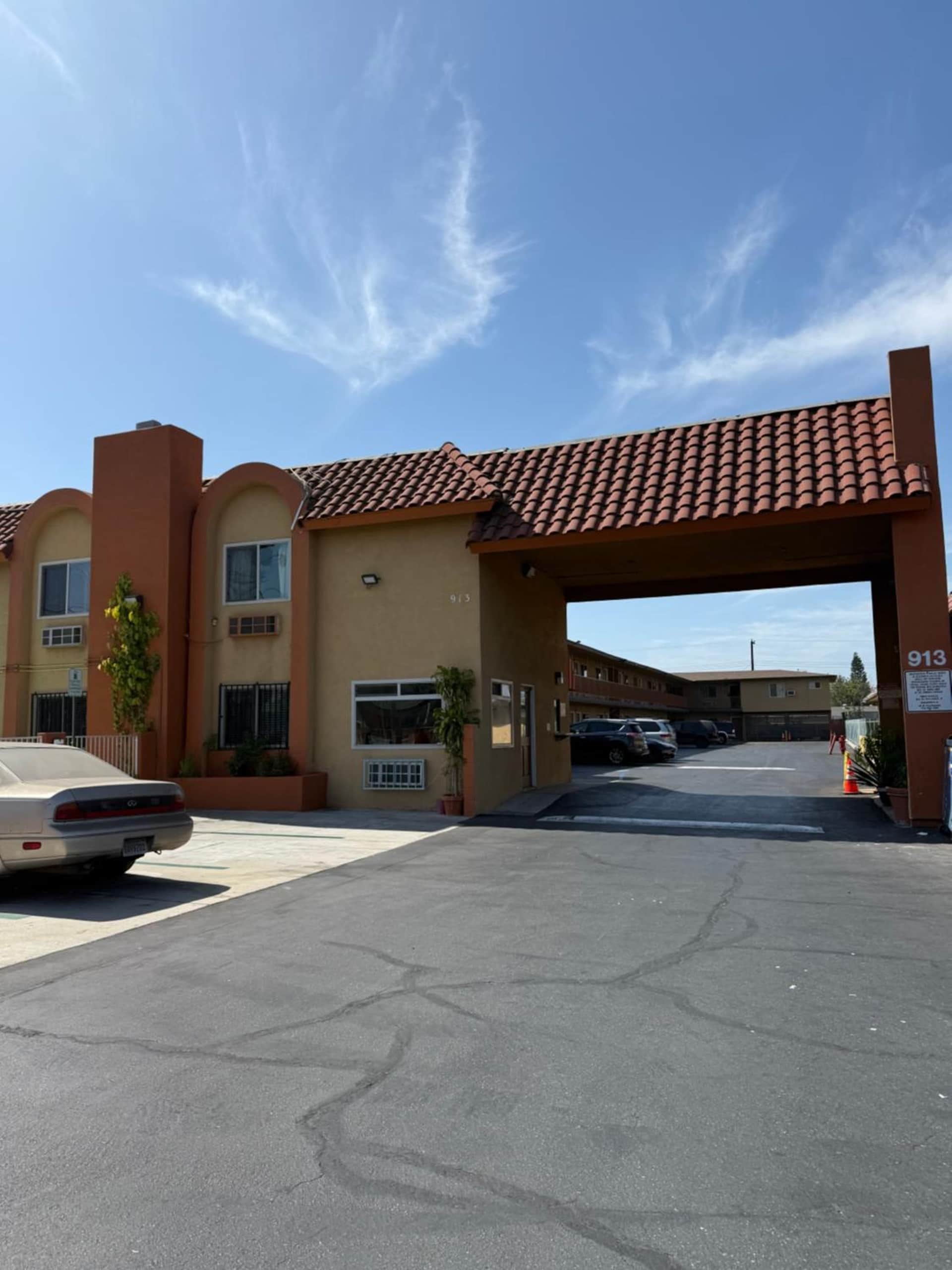 Robinhood Motel
