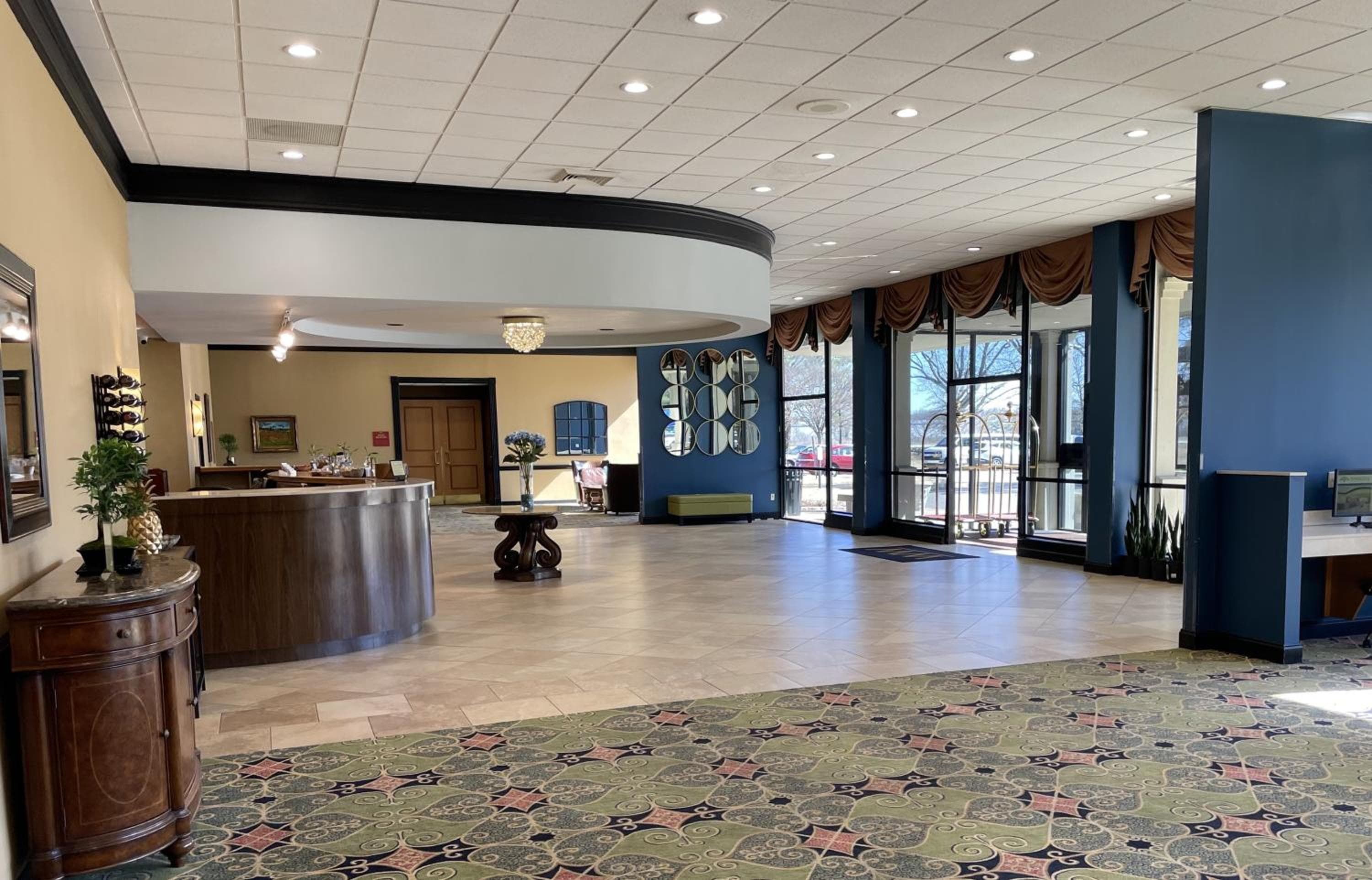 Whispering woods hotel and conference center