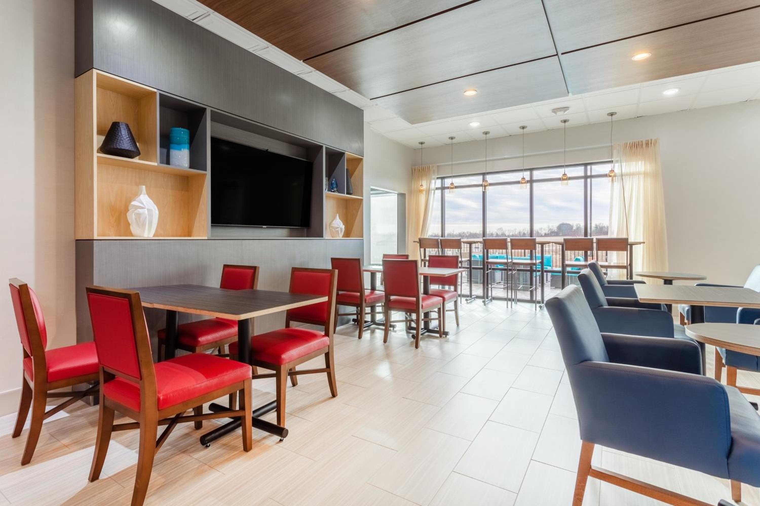 Holiday Inn Express & Suites Kearney by IHG