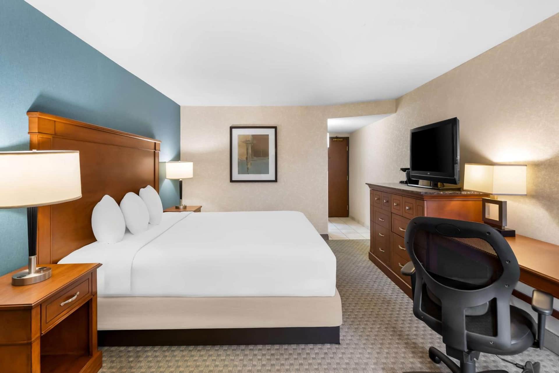 Sonesta Essential Houston Hobby Airport