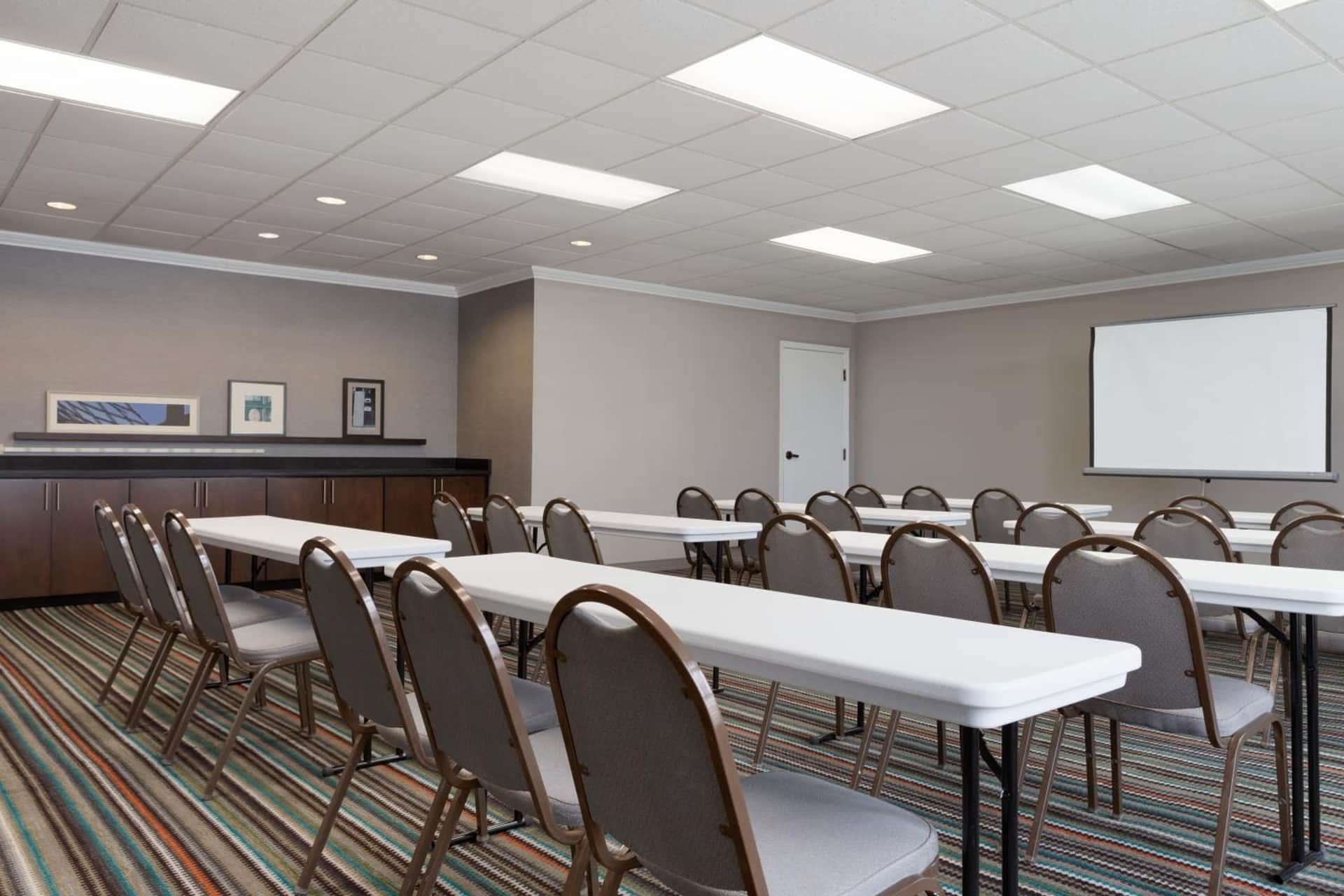 Country Inn & Suites by Radisson, Jackson, TN