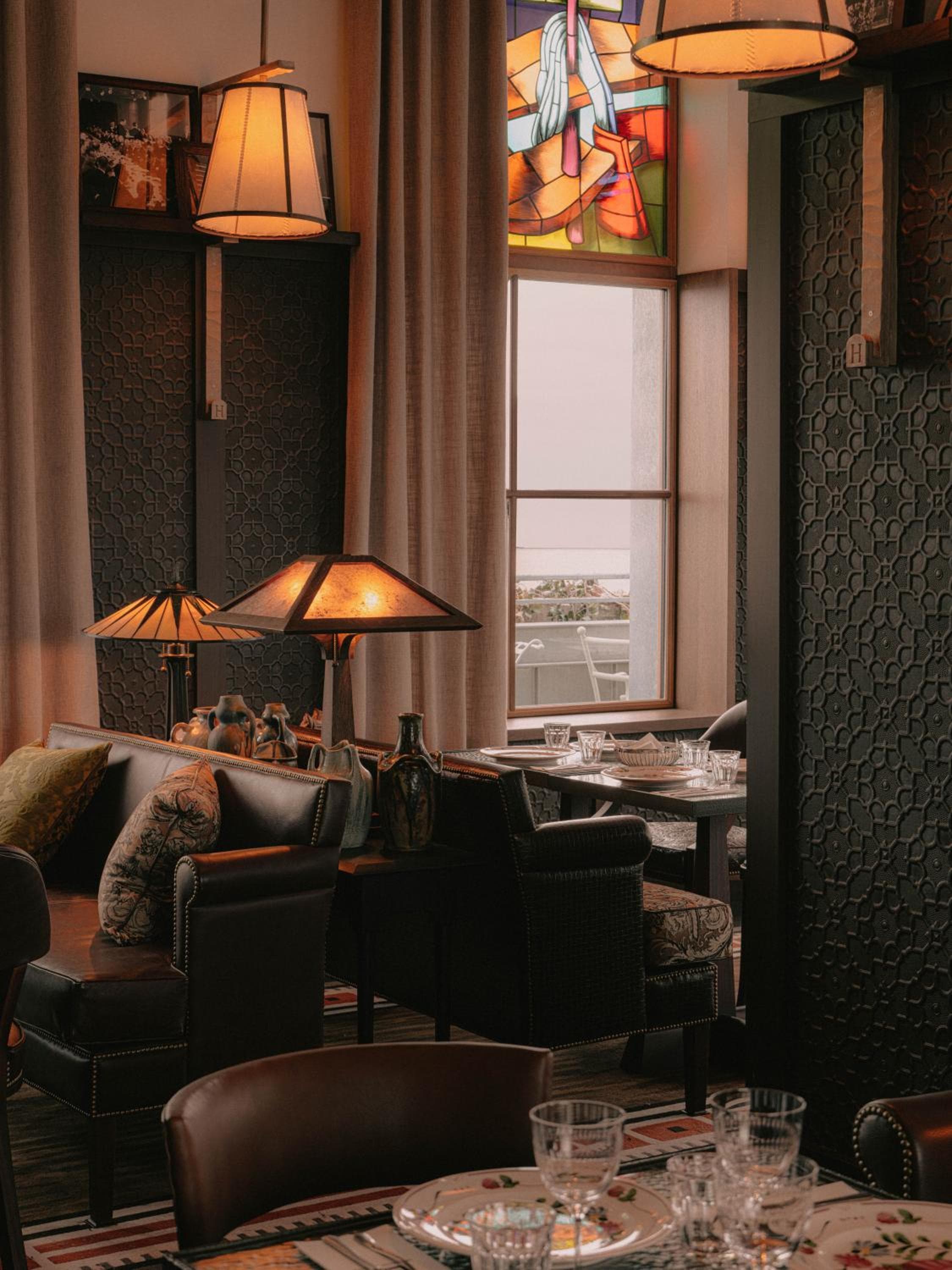 Maison Heler Metz, Curio Collection By Hilton