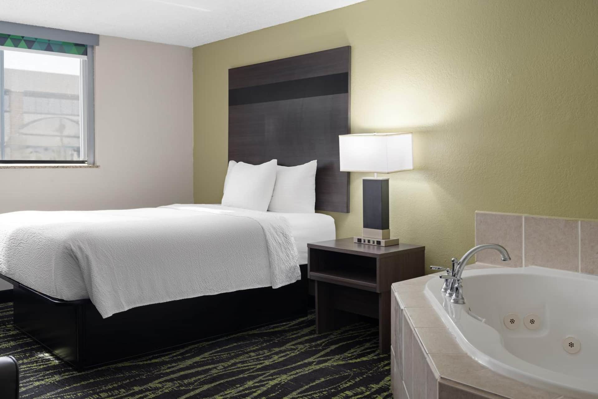 Baymont by Wyndham Liberty MO