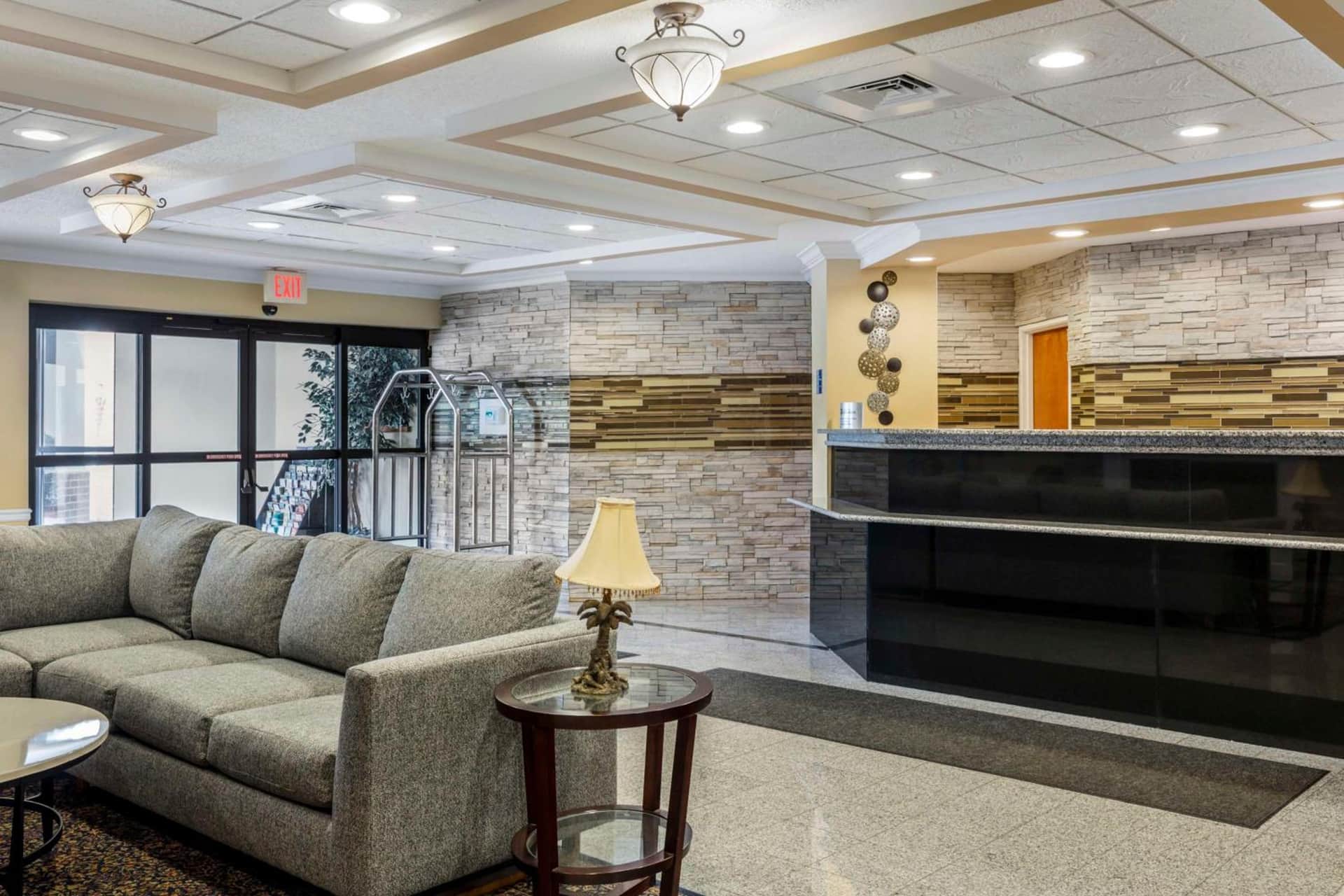Best Western PLUS NEW ENGLAND INN & SUITES