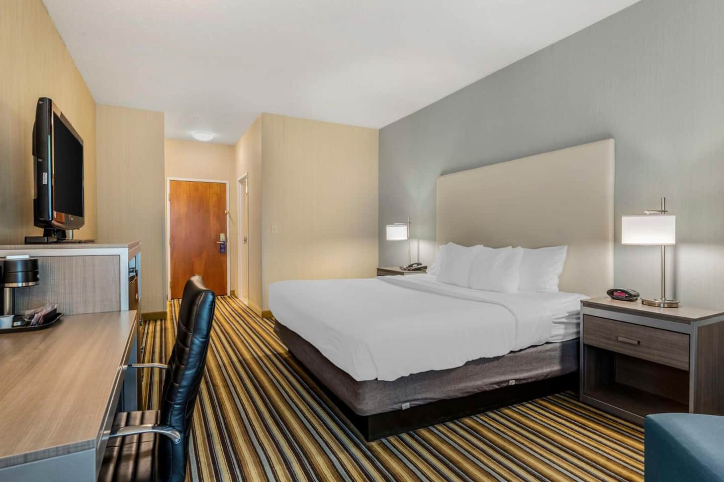 Best Western PLUS NEW ENGLAND INN & SUITES