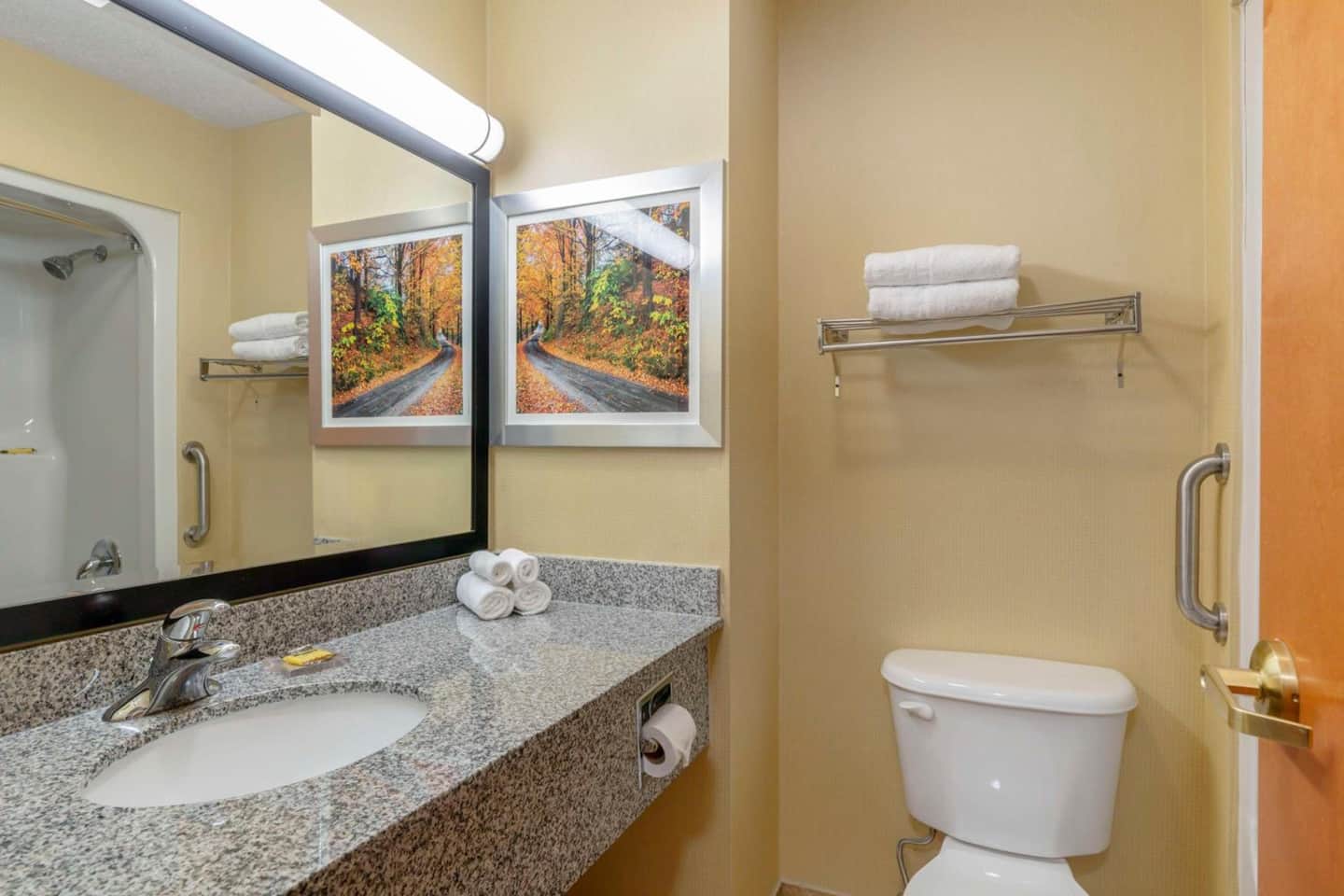 Best Western PLUS NEW ENGLAND INN & SUITES
