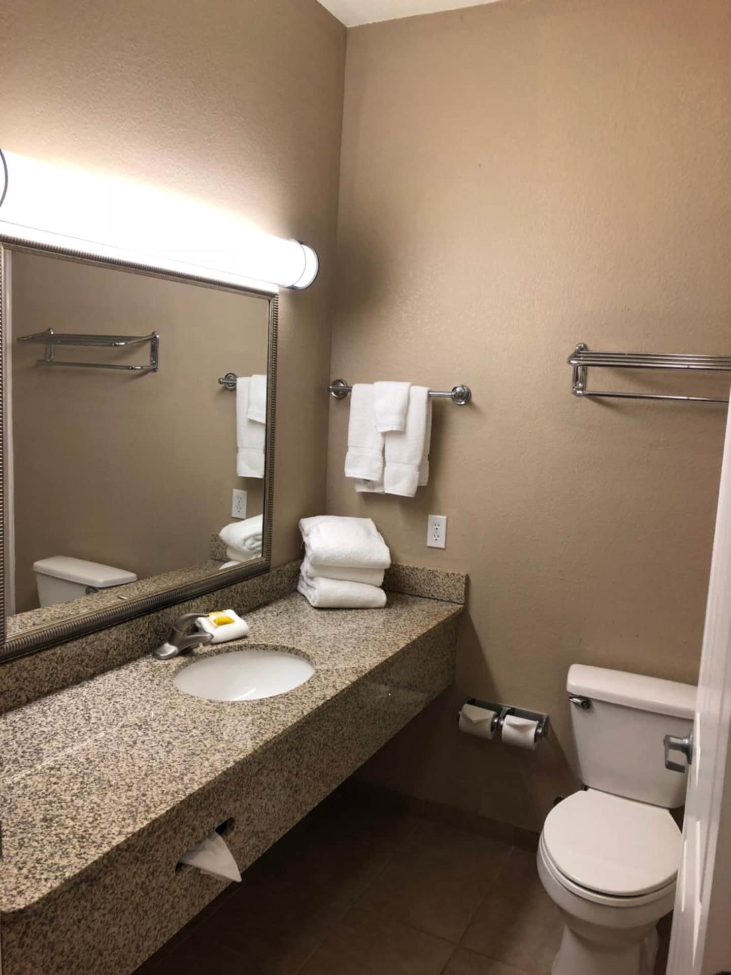 Americas Best Value Inn - Gun Barrel City