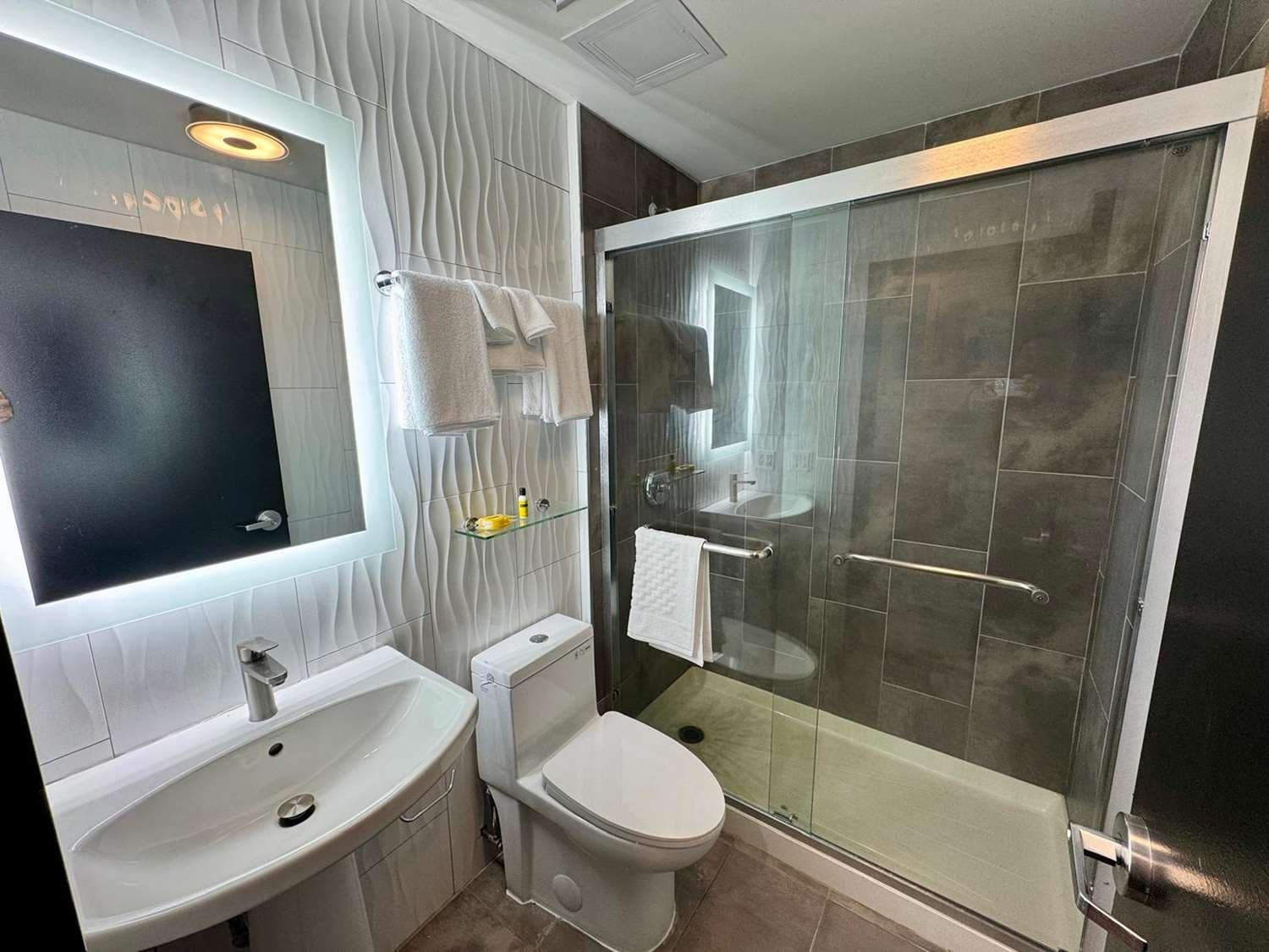 GLō Best Western Bronx NYC