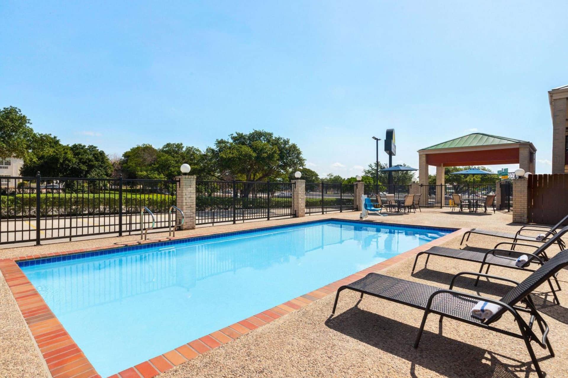 Days Inn by Wyndham San Antonio Near Fiesta Park