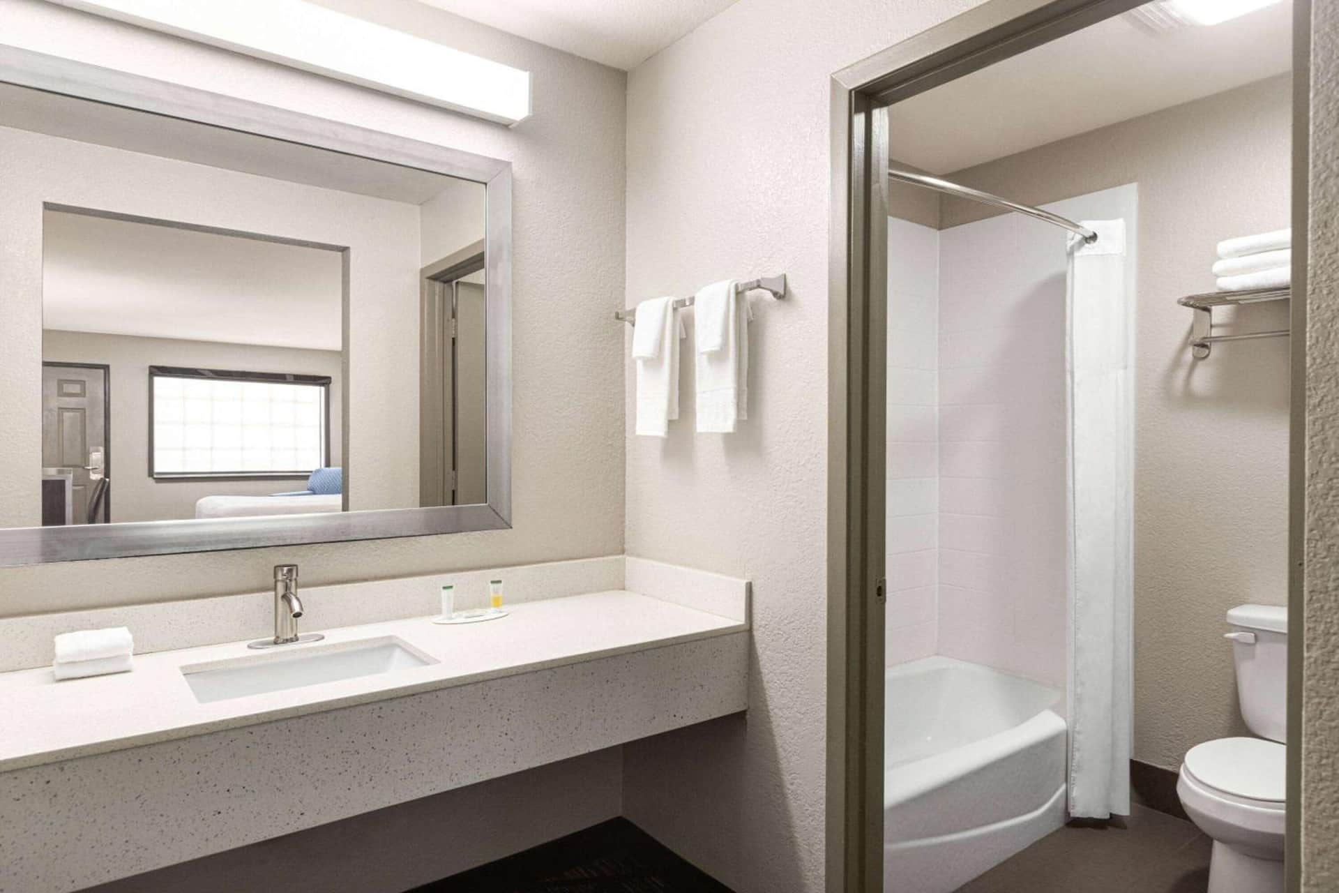 Days Inn by Wyndham San Antonio Near Fiesta Park