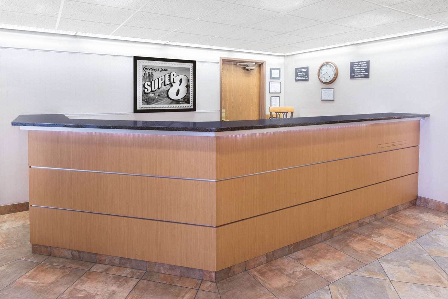 Super 8 by Wyndham Madison South