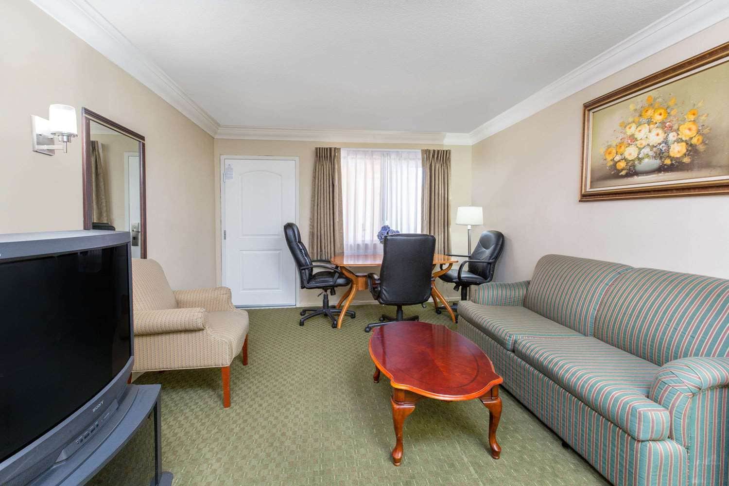 Days Inn by Wyndham Near City Of Hope