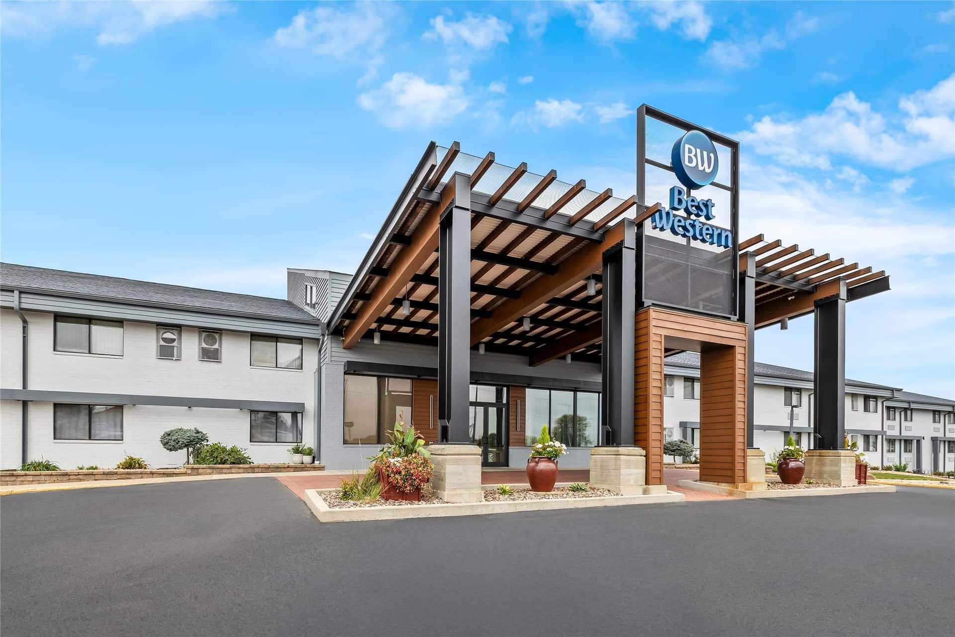Best Western West Towne Suites