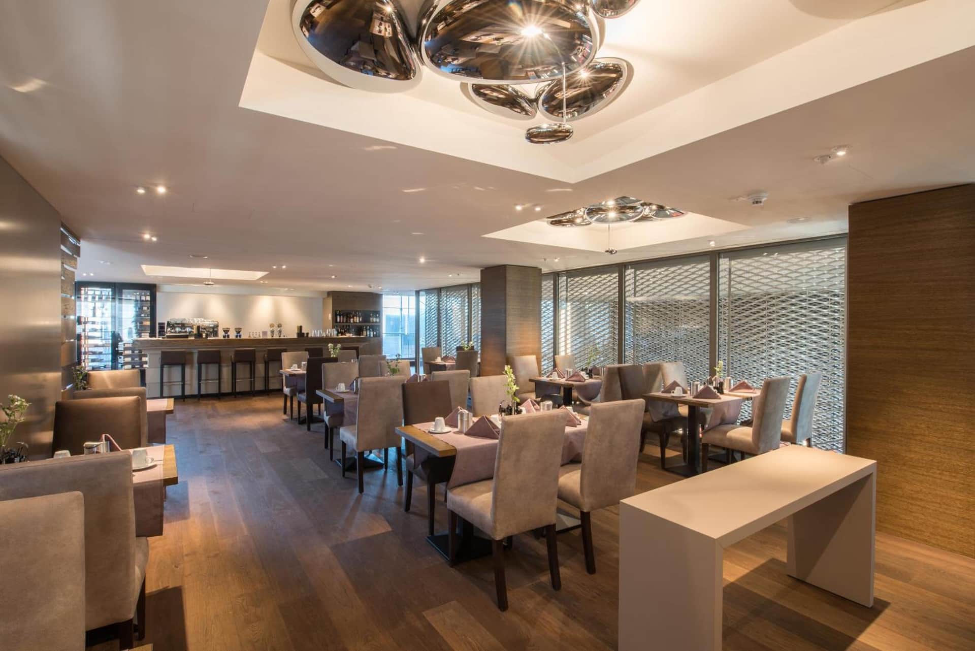 HOTEL illuster - Urban & Local