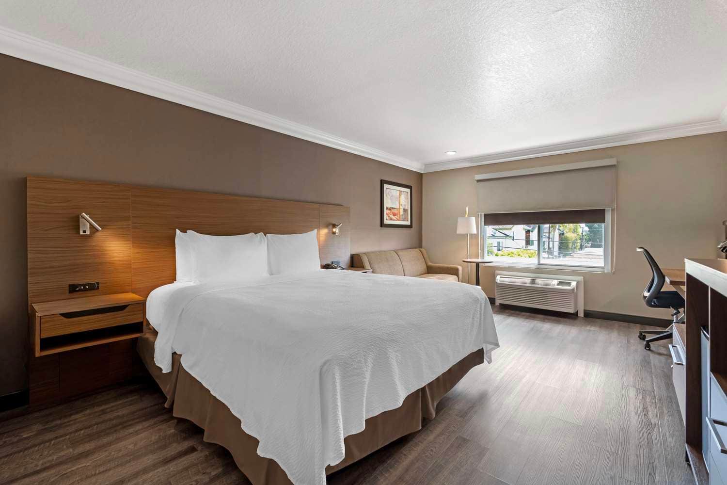 Best Western Plus Newport Mesa Inn