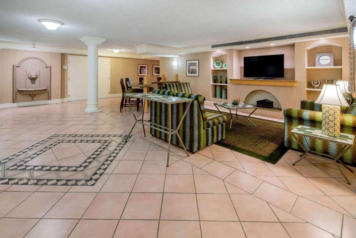 La Quinta Inn & Suites by Wyndham Irvine Spectrum