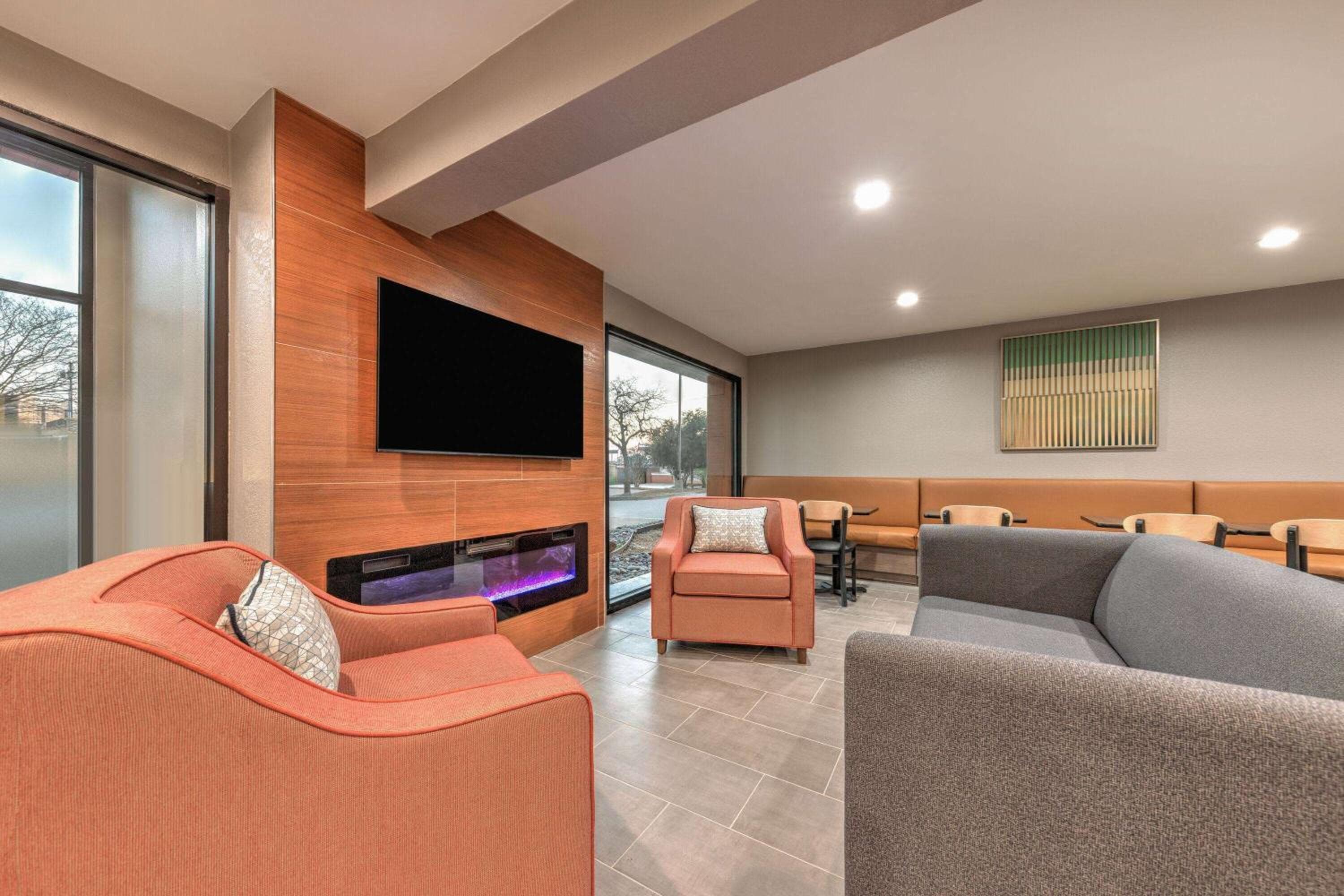 Hawthorn Extended Stay by Wyndham Bedford - Dallas