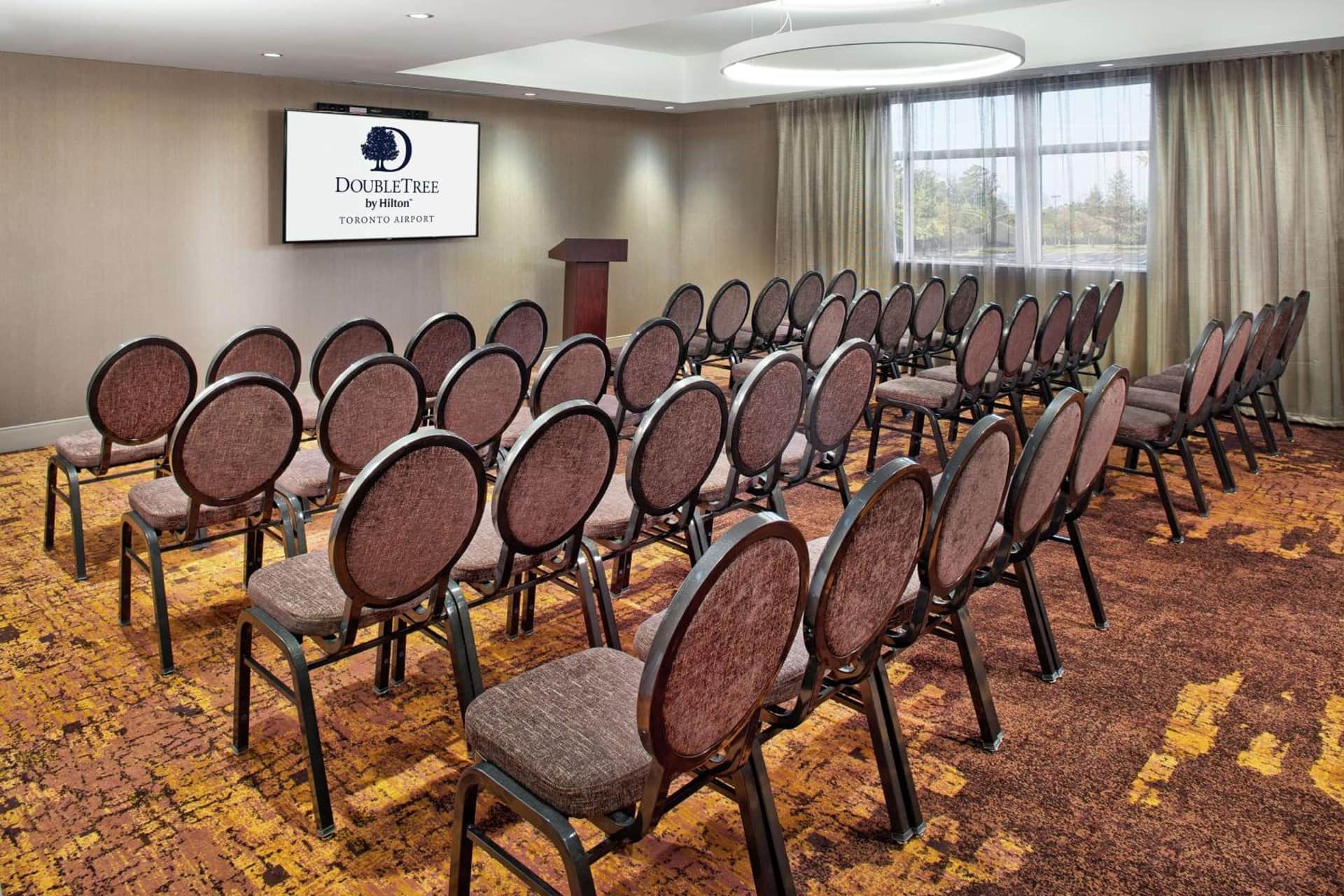 DoubleTree by Hilton Toronto Airport