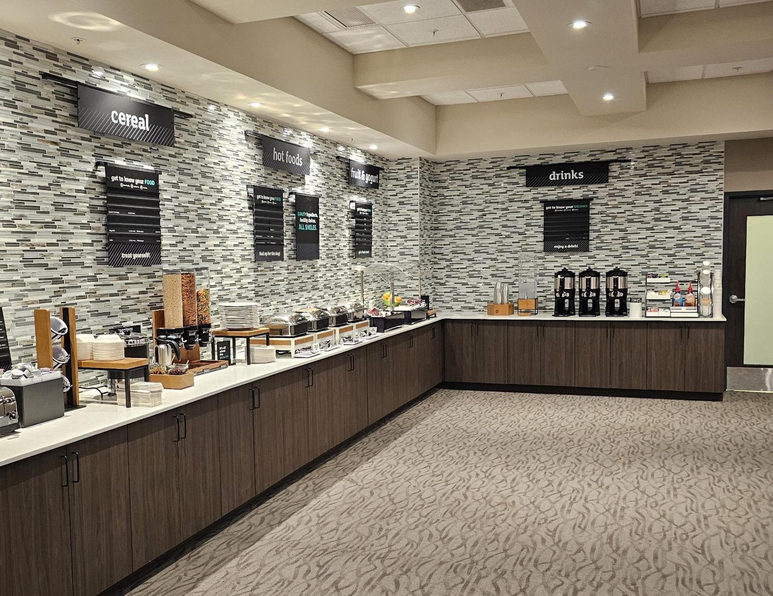 Holiday Inn & Suites Farmington Hills - Detroit NW by IHG