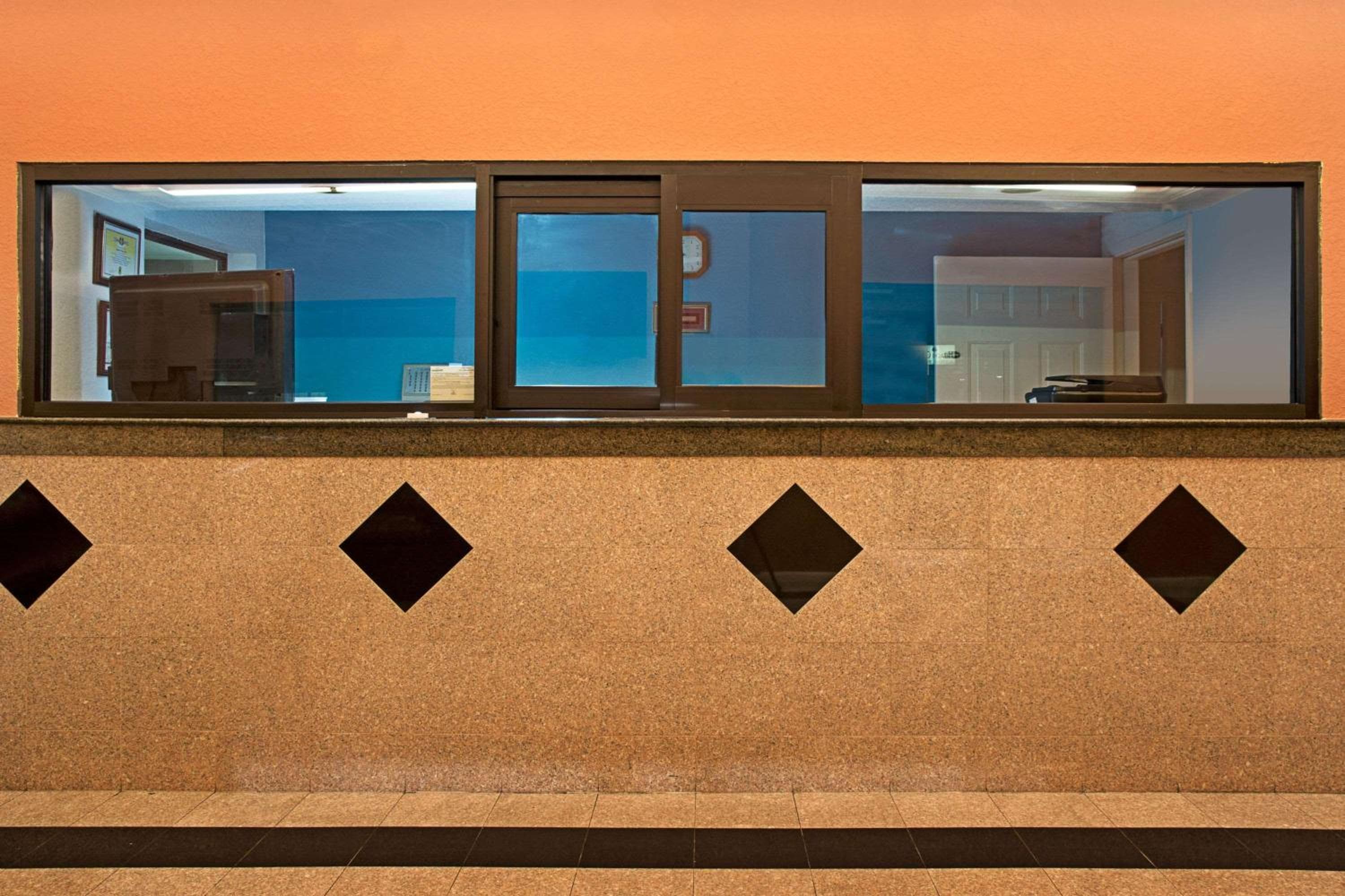 Super 8 by Wyndham Houston/Brookhollow NW