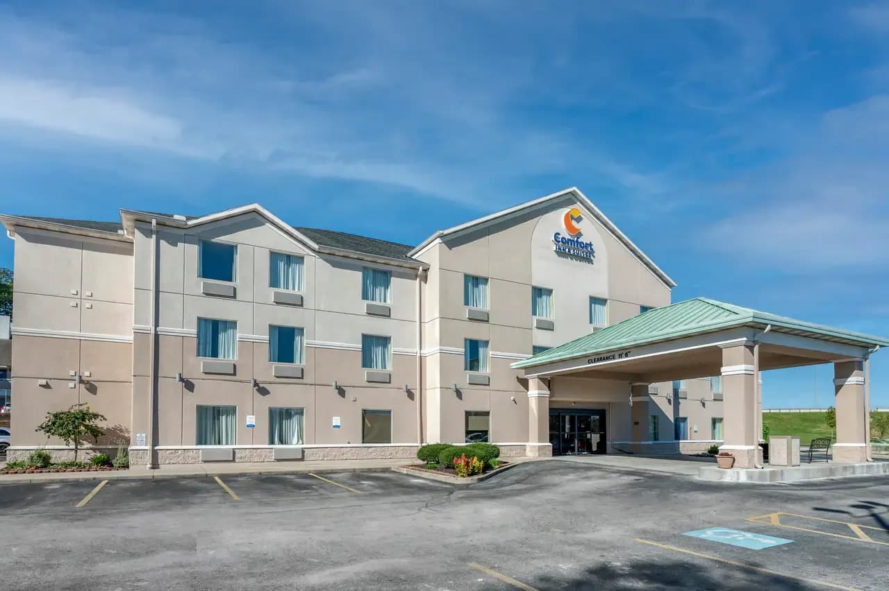 Comfort Inn & Suites Dayton Northwest - Englewood